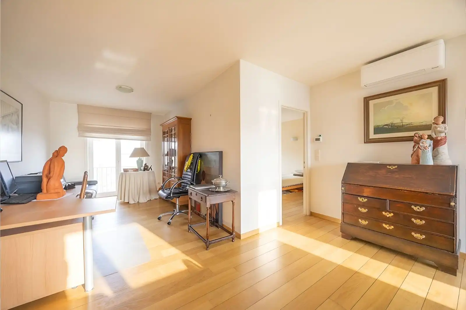 Uniek en royaal appartement met 2 slpk én zonnig leefterras dichtbij zee. foto 11