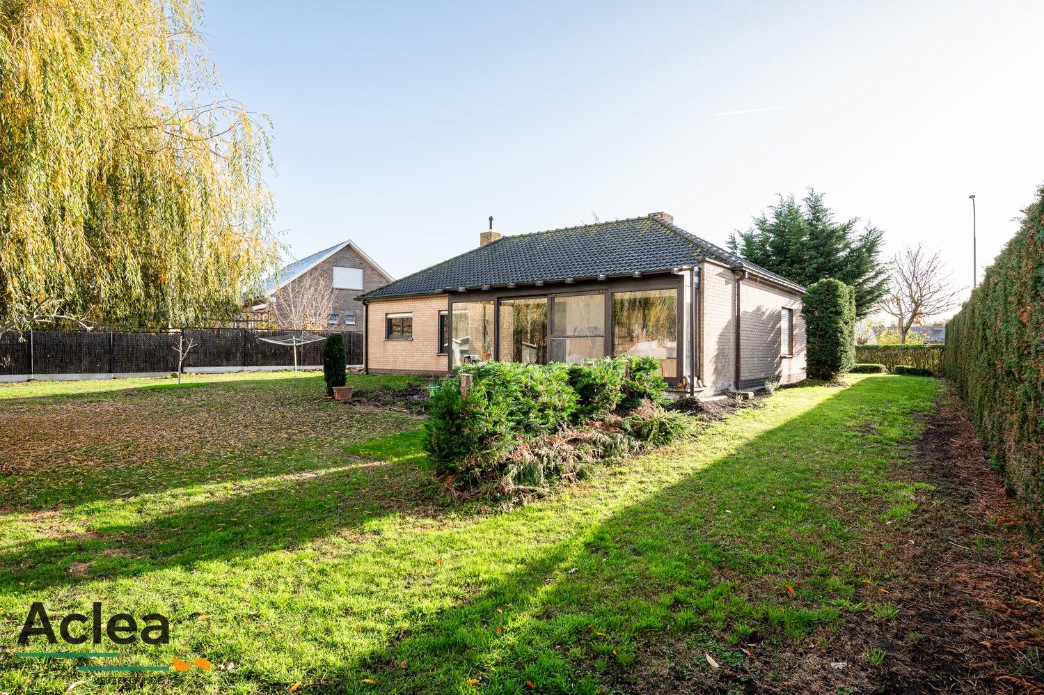 Vrijstaande woning op ruim perceel foto 2