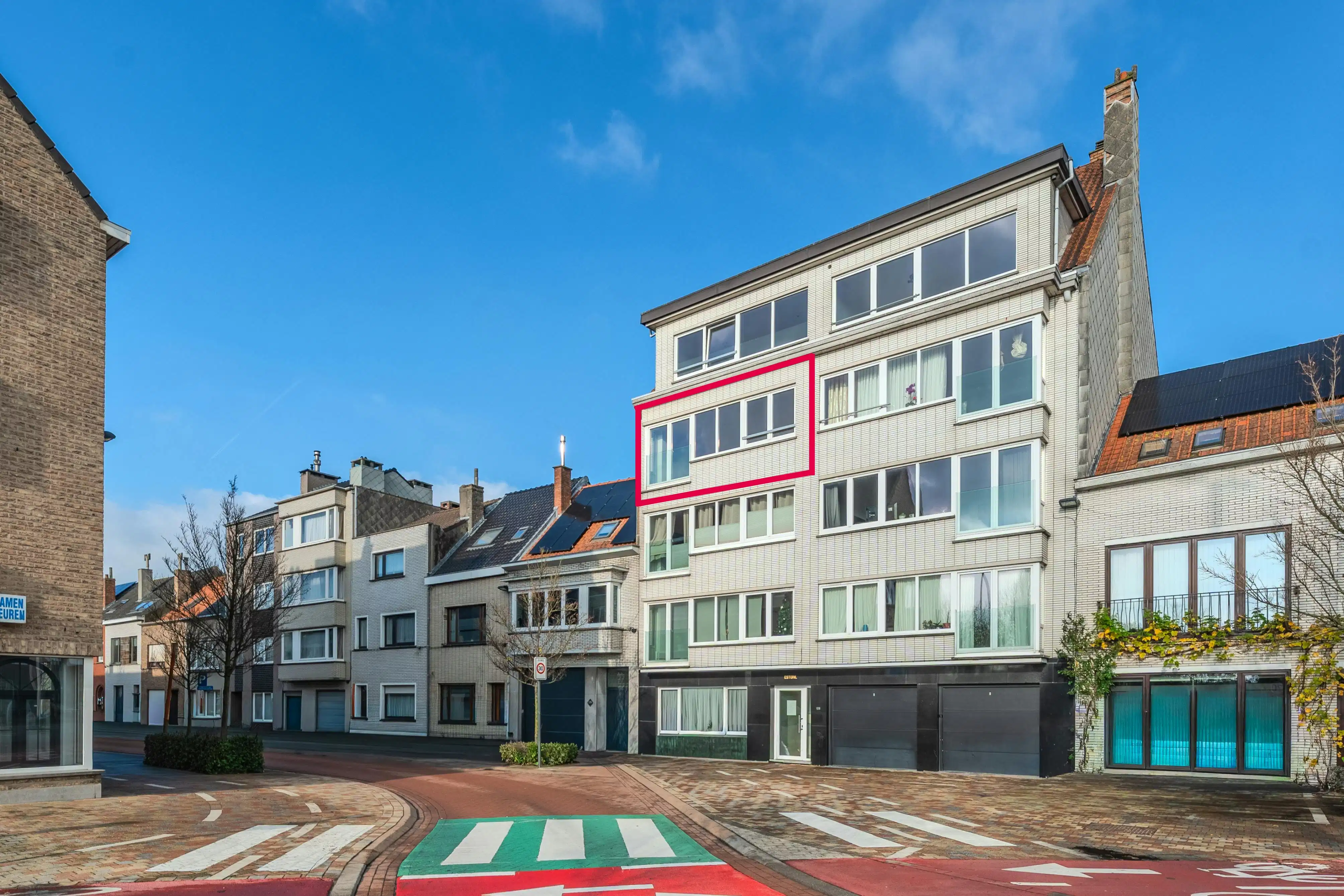 Instapklaar 2-slaapkamerappartement te Oostende foto {{pictureIndex}}