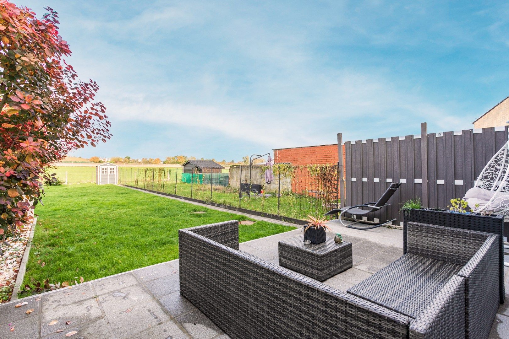 Instapklare woning met 4 slpk, tuin en parking foto 12