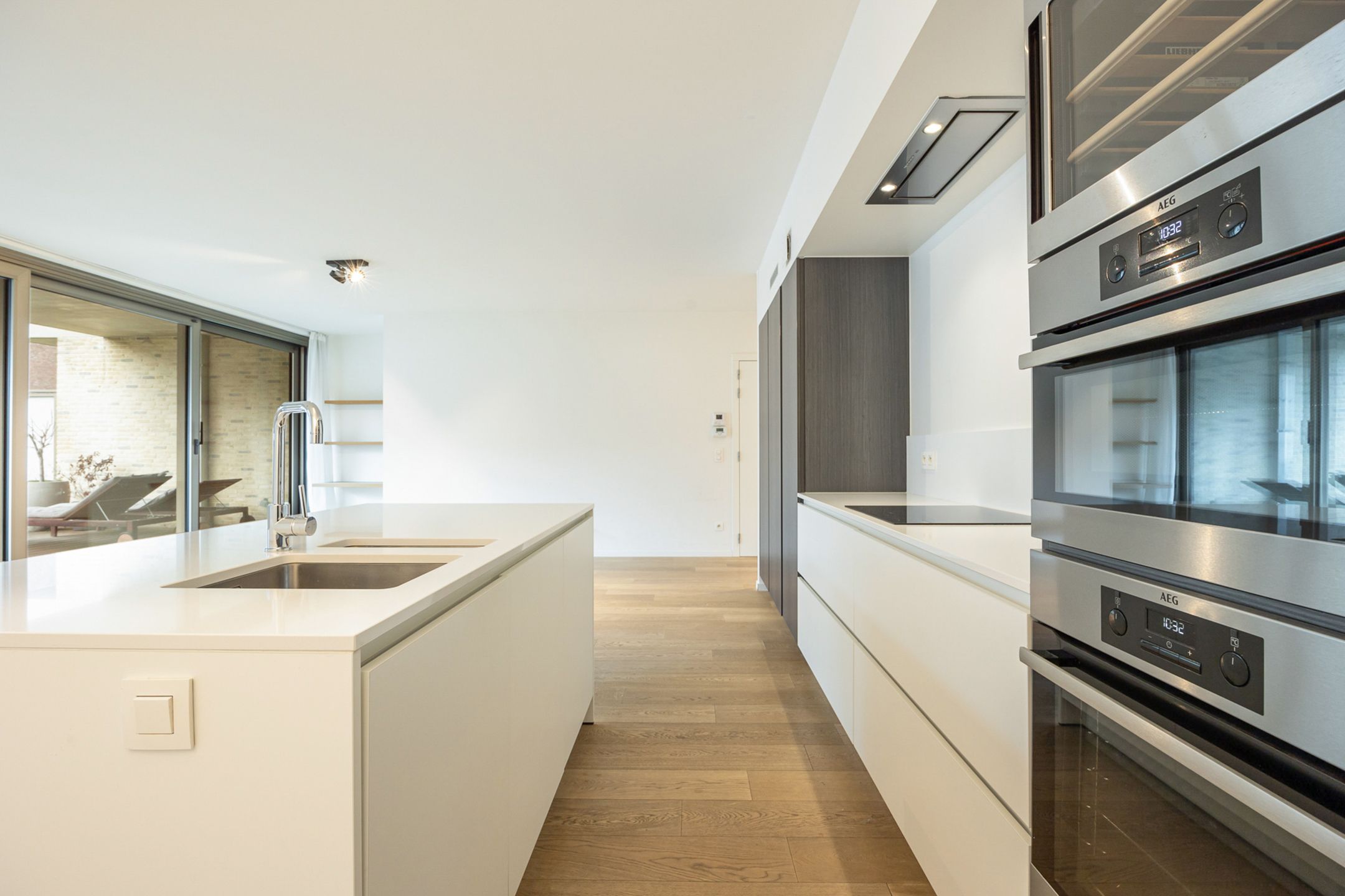ANTWERPEN ZUID - Twee-slaapkamerappartement met ruim Zuid-terras.  foto 2