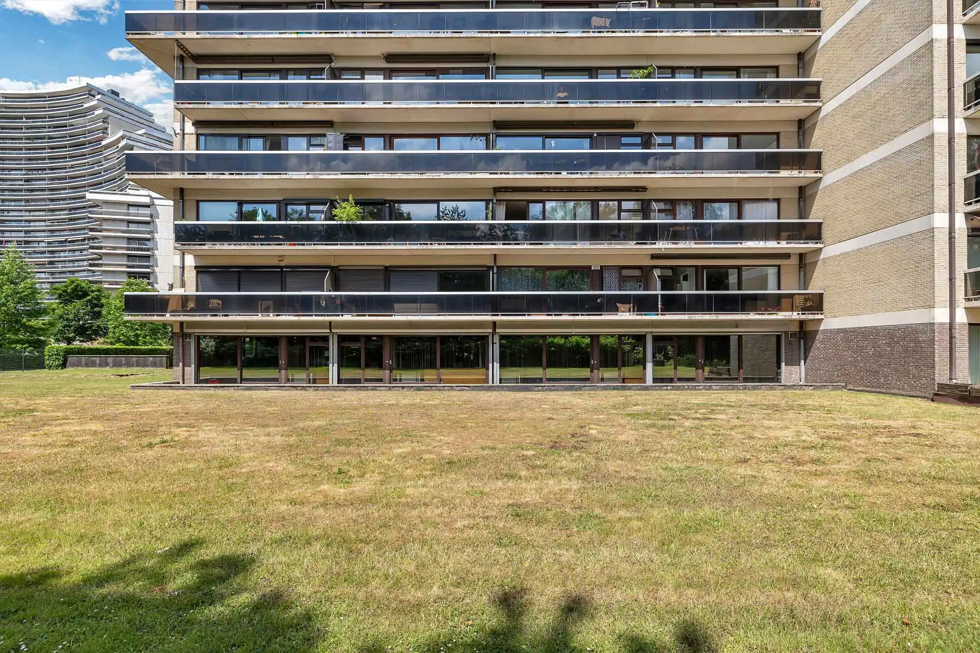 Instapklaar commercieel gelijkvloers op strategische locatie foto 5