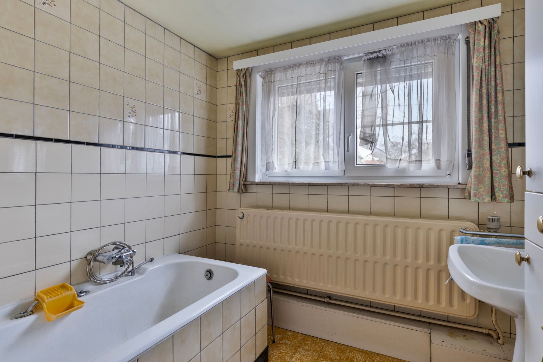 Rustig gelegen villa met 4 slaapkamers en leuke tuin foto 20