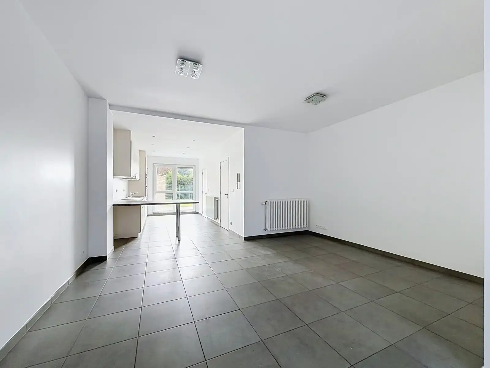 Instapklare gezinswoning met 4 SLPK, 3 Badkamers én Tuin! foto 2