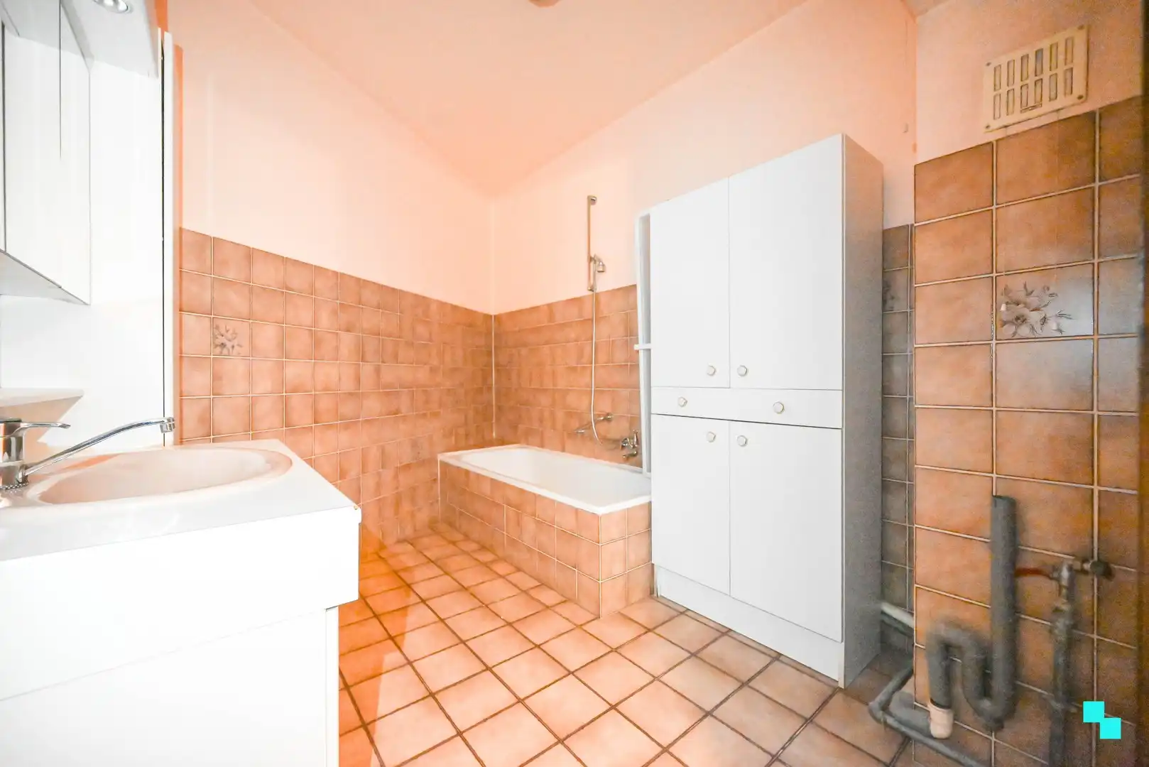 Op te frissen appartement in Oostrozebeke foto 16