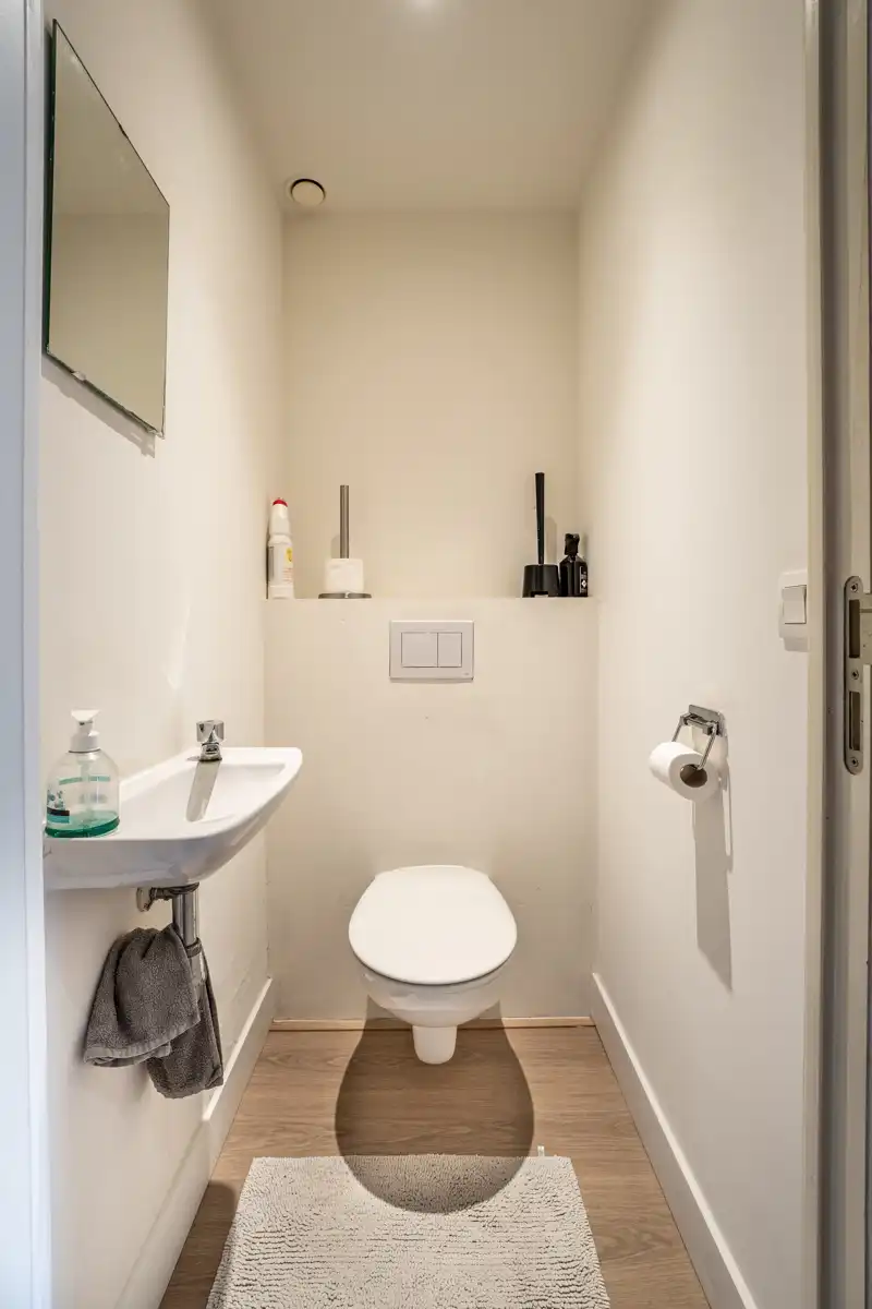 Gelijkvloers erfgoedappartement met tuin in Halle foto 18