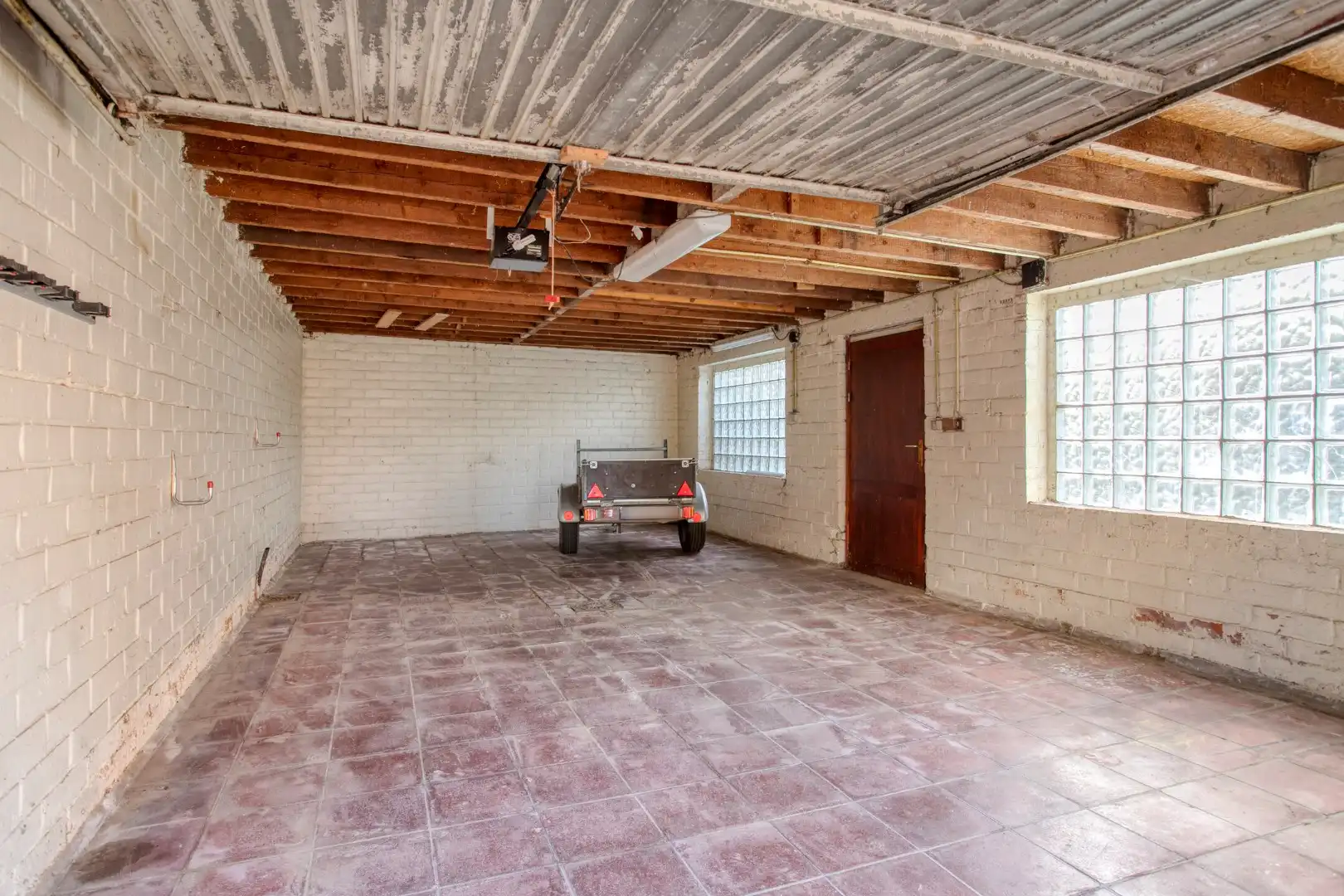Open bebouwing met 4 slaapkamers en grote garage! foto 14