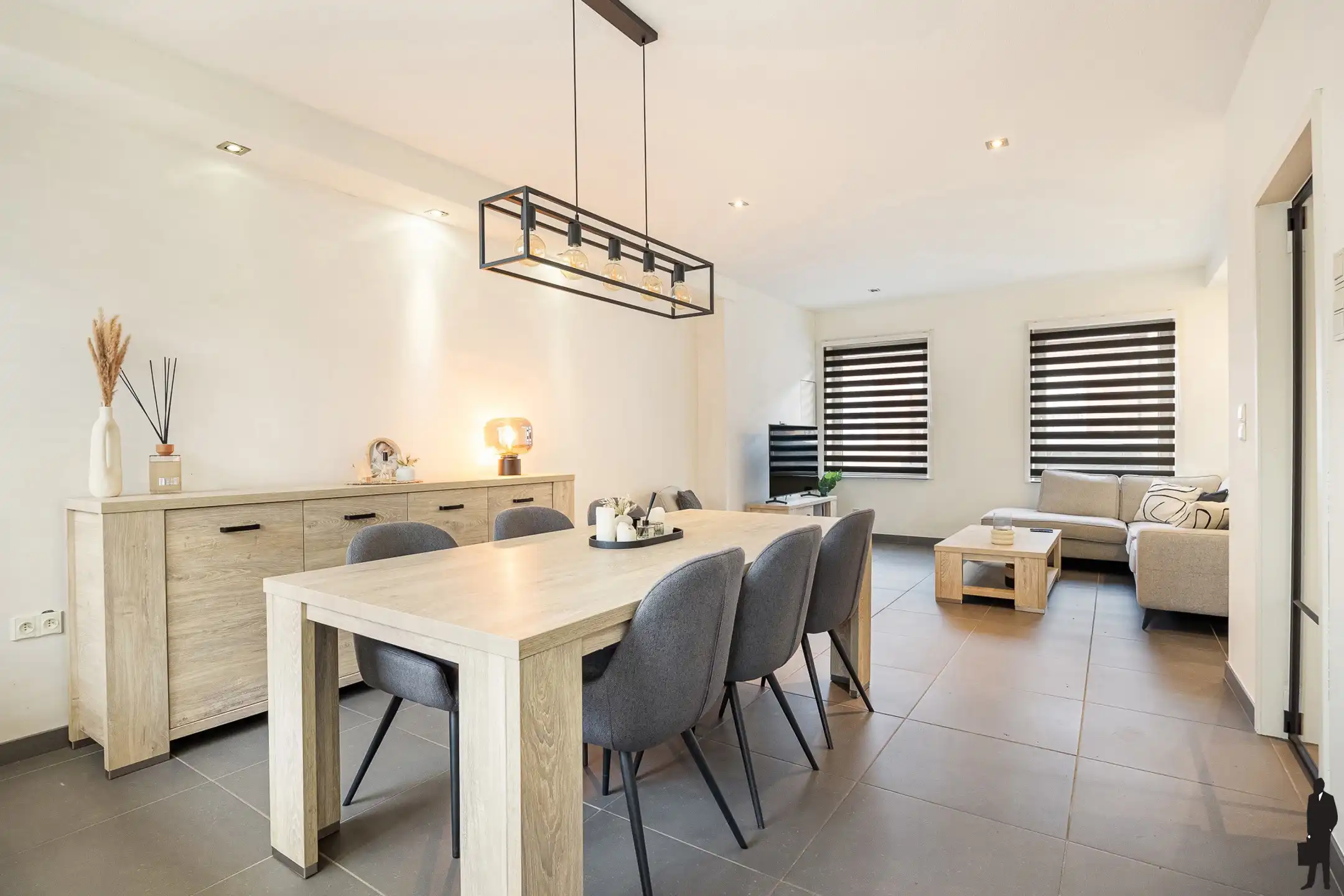 Ruime gezinswoning: 4 slpk, garage + veel bergruimte foto 2