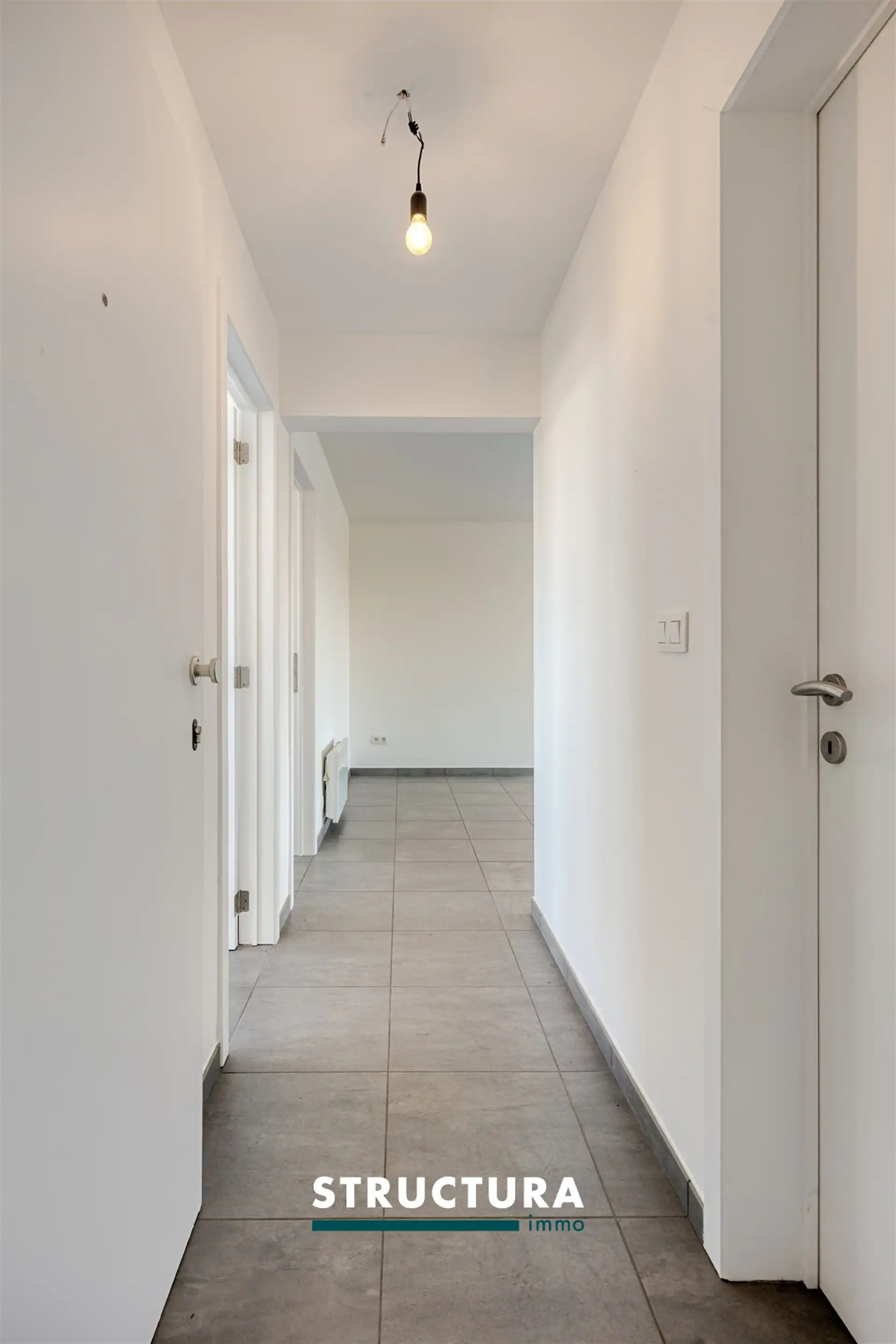 Gerenoveerd appartement op derde verdiep foto 8