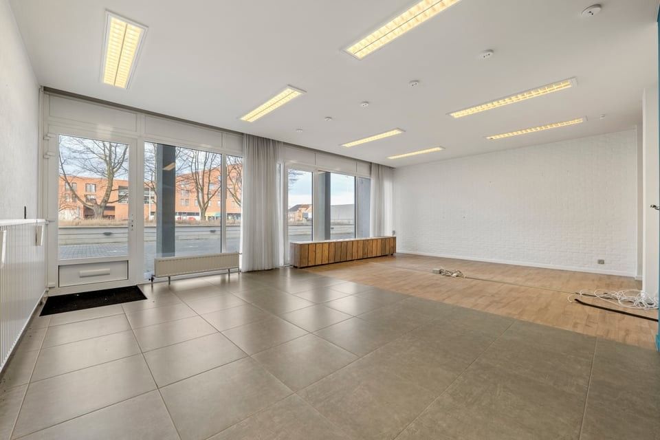 RUIME KANTOORRUIMTE VLAKBIJ HET CENTRUM VAN SINT-TRUIDEN foto 6