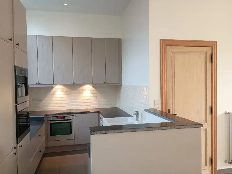 Mooie woning en gerestaureerd schoolgebouw foto 3