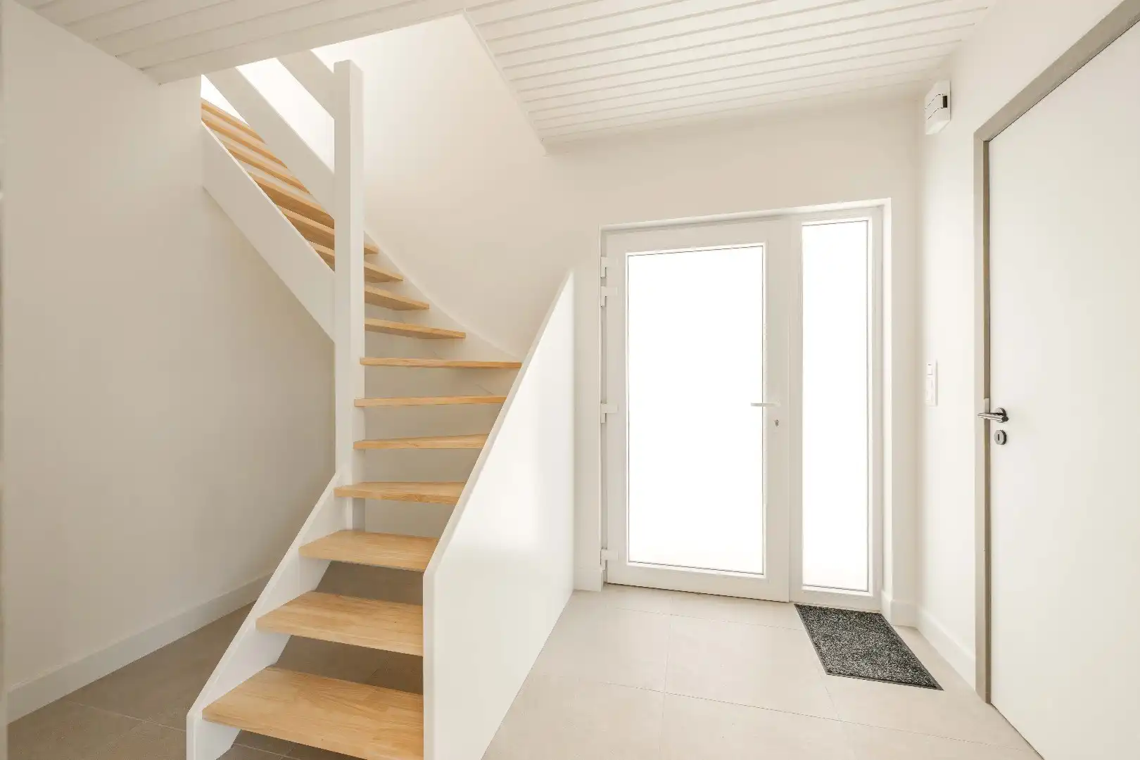 VOLLEDIG GERENOVEERDE WONING OP TOPLOCATIE IN KOOLSKAMP foto 2