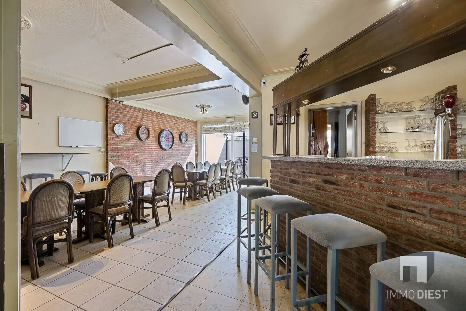 Vroegere café met woning met 4 ruime slaapkamers foto 3