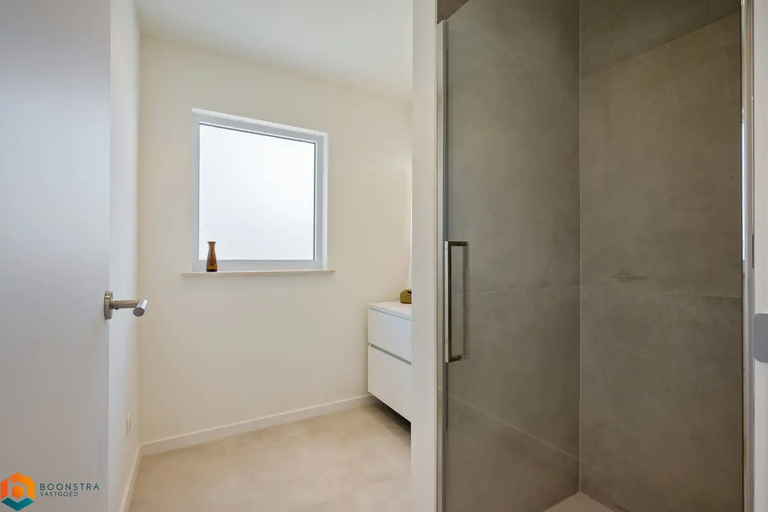 Prachtig vernieuwde bungalow te Schriek foto 8