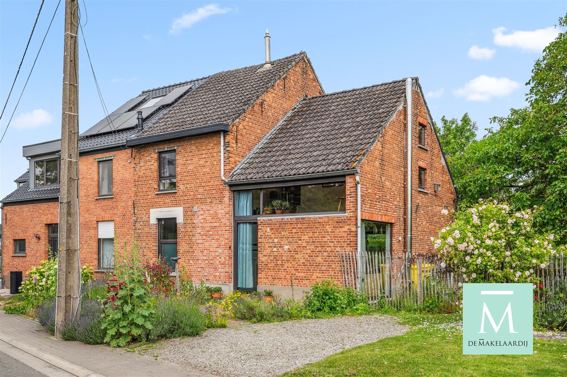 Hoofdfoto van de publicatie: Charmante 3 gevel woning met 3 slaapkamers en zeer ruime tuin gelegen in een rustige buurt te Haacht