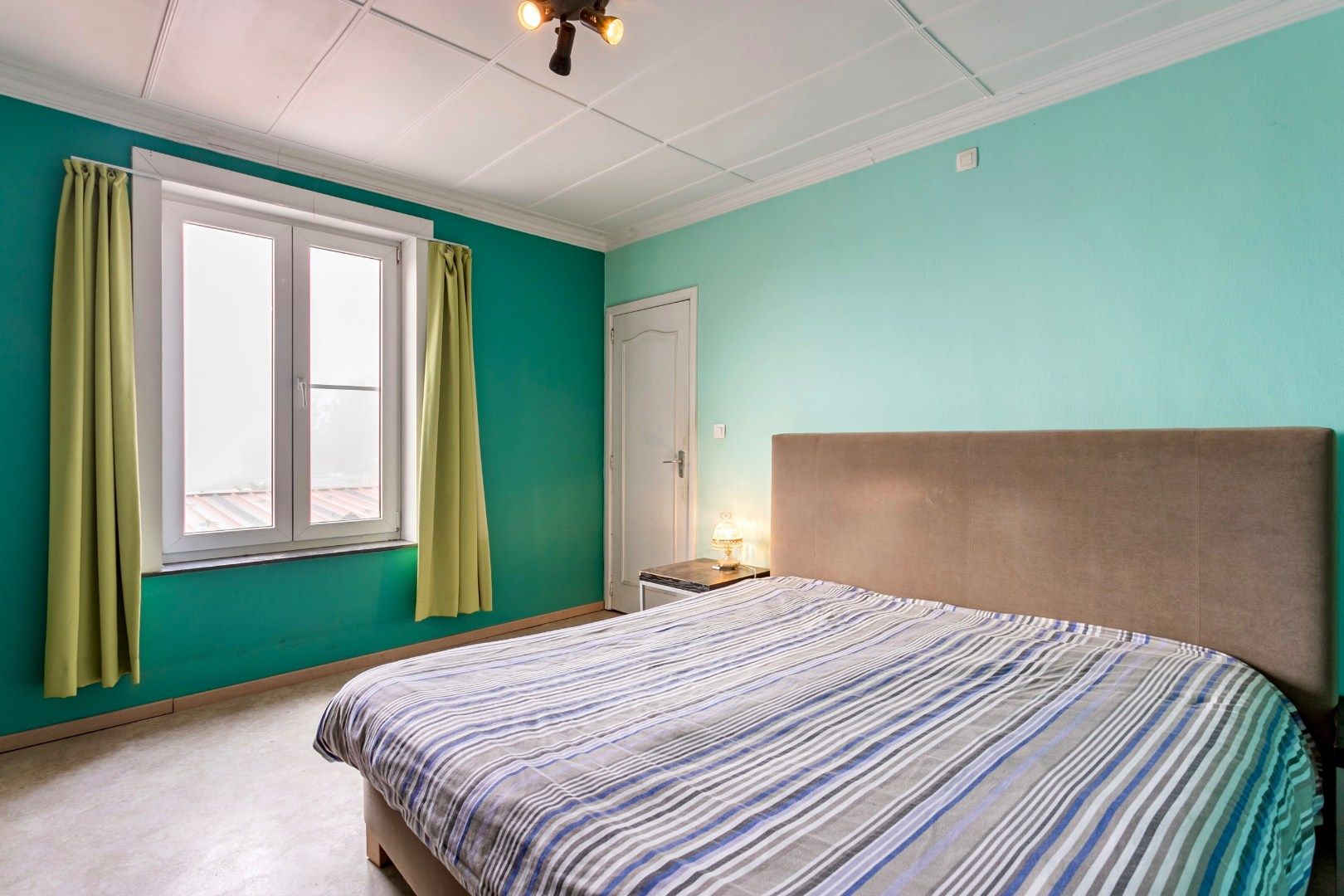 Ruime, te renoveren woning met 3 slpk en garage foto 12