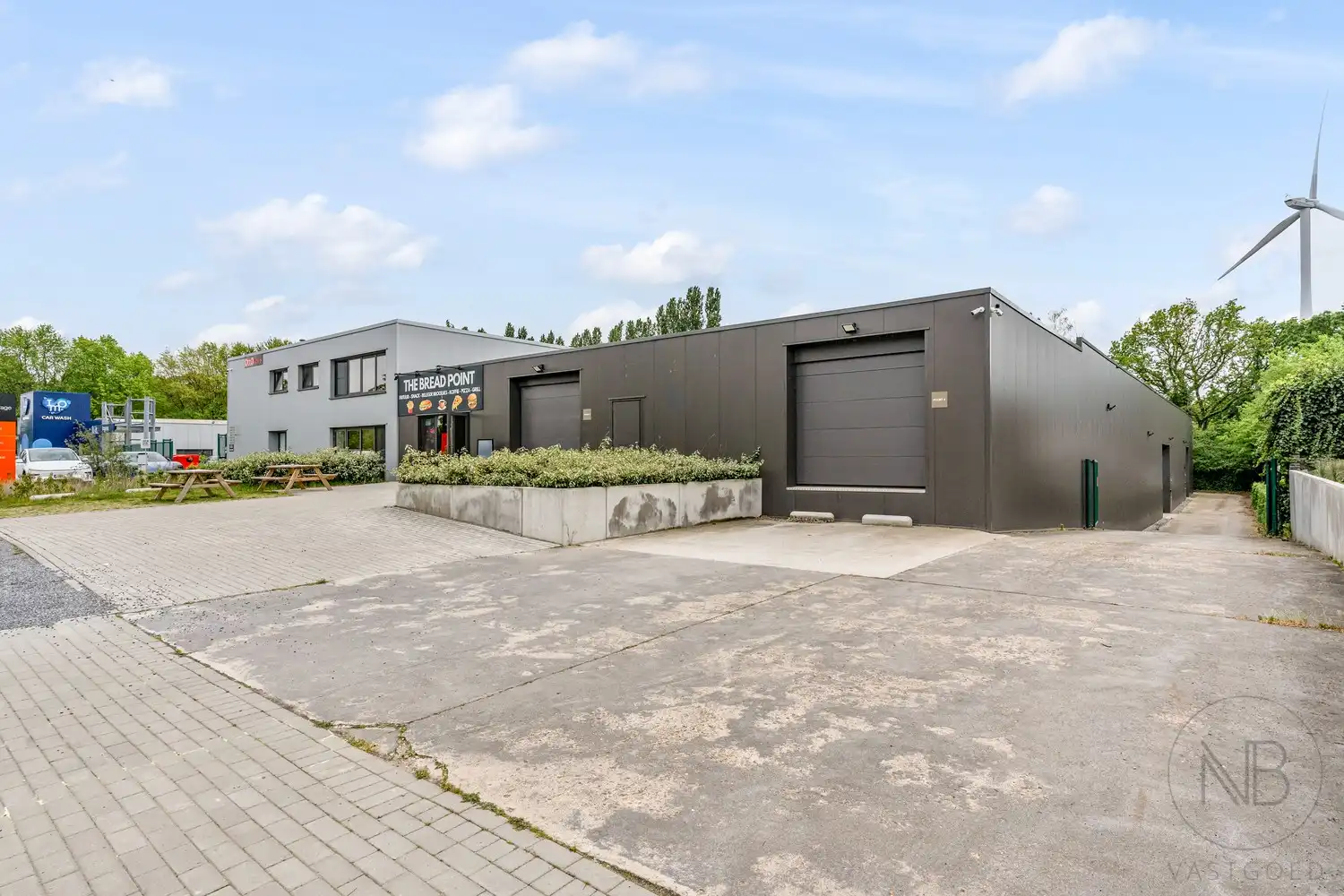 Ruim magazijn van ca. 2.000 m² op toplocatie in Genk-Zuid foto {{pictureIndex}}