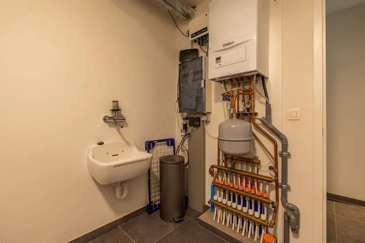 Gemeubelde penthouse met 2 slpk, ruim terras en autostaanplaats foto 20