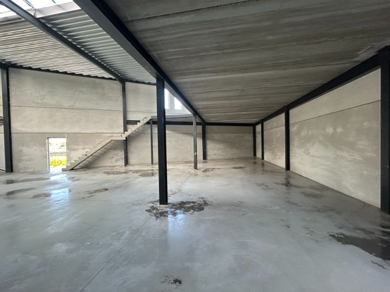 Nieuwbouw magazijn (411 m²) + mezzanine van 123 m² en 4 parkings foto 5