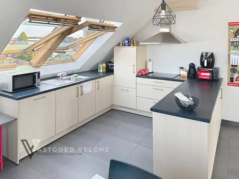 Te koop Eigentijds dakappartement van 89m² op centrale ligging met ruime zolder van maar liefst 30m² en garagebox van 20m² foto 13