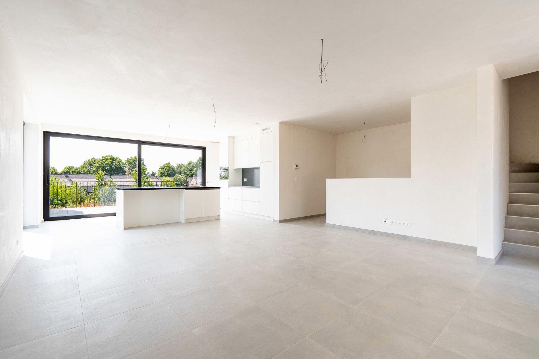 Prachtige nieuwbouwwoning in heel rustige straat te koop! foto 5
