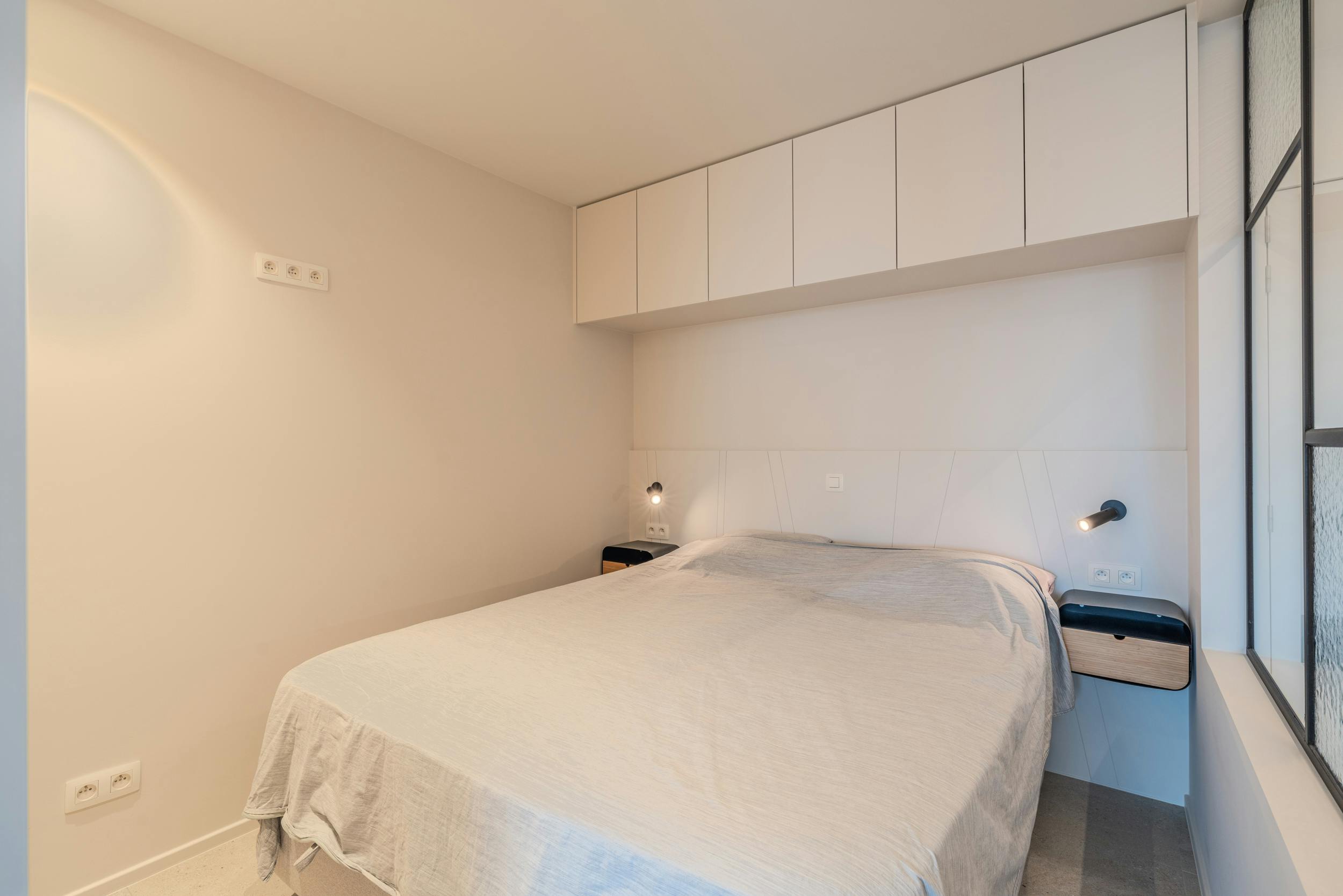 Prachtig gerenoveerde studio met aparte slaapruimte en terras foto 6