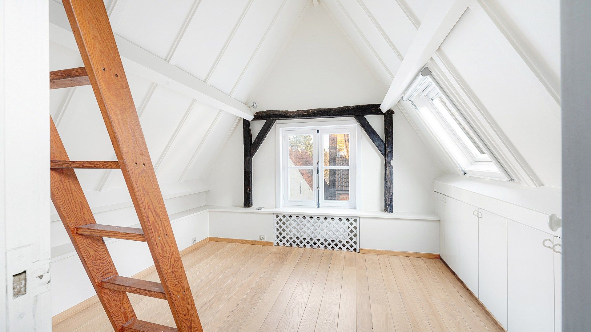 Charmante woning aan het Sint-Annaplein te Brugge foto 13