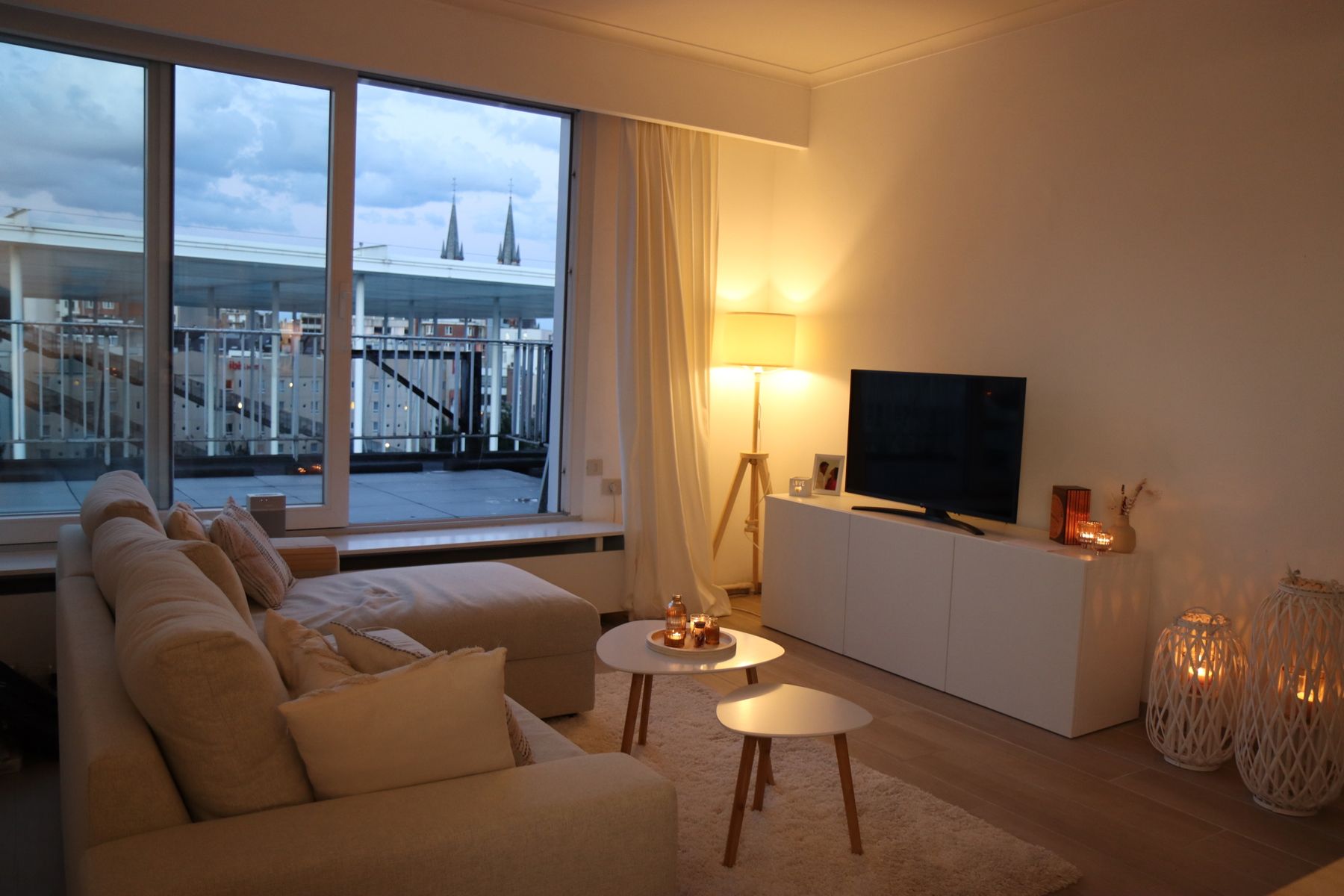 Top 1-kmr appartement met groot terras aan de vogeltjesmarkt (850€ huur +100€) foto 2