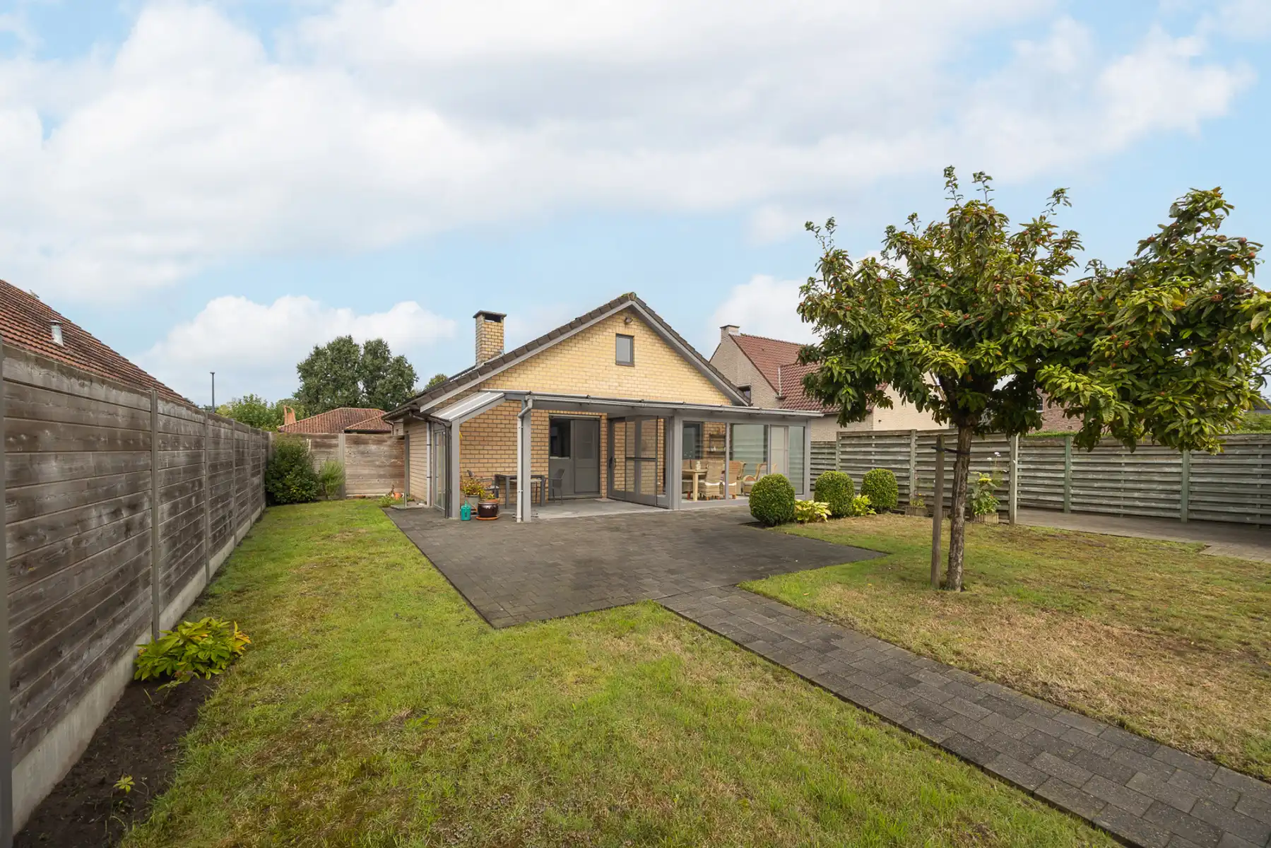Laagbouwwoning met 3 slaapkamers, veranda, garage, zolder en prachtig open zicht in Wuustwezel. foto 21