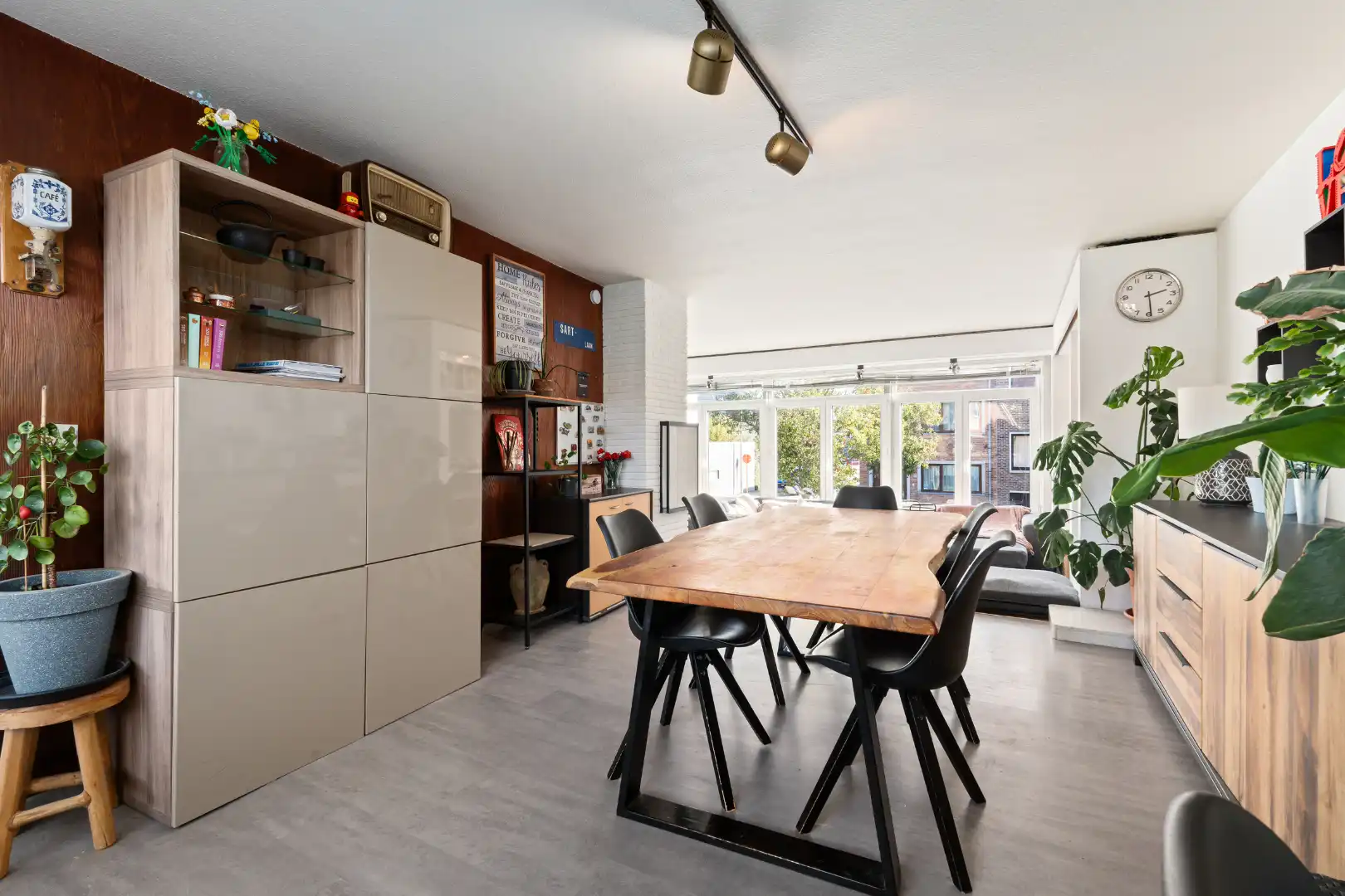 Lichtrijke bel-etage met 4 slaapkamers, garage en zonnige leefruimtes in het gegeerde Mariakerke foto 5