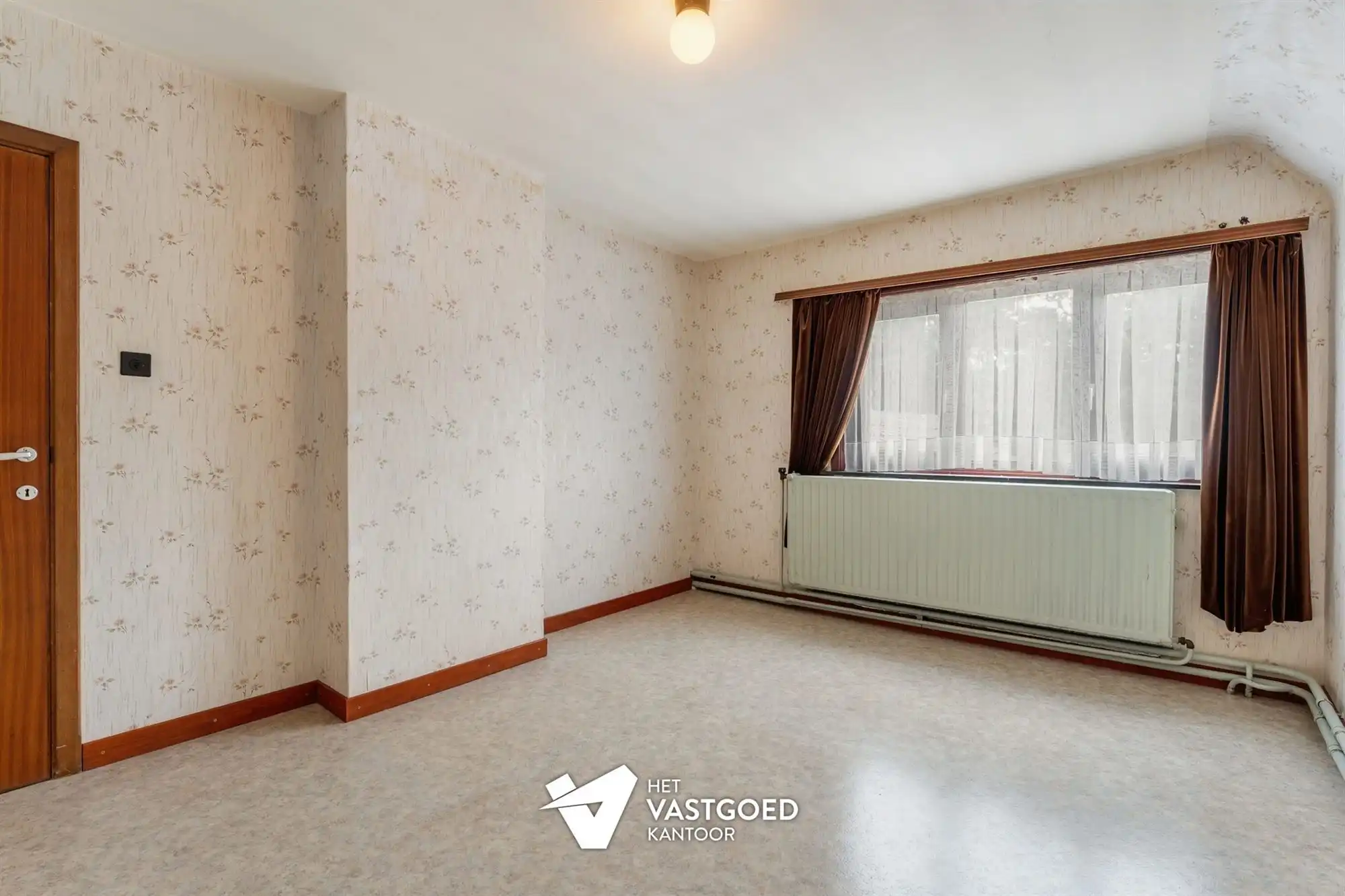 OP TE FRISSEN KARAKTERVOLLE WONING UITERST RUSTIG GELEGEN TEN MIDDEN VAN HET GROEN OP EEN PERCEEL VAN 20A16CA TE OOSTHAM foto 19