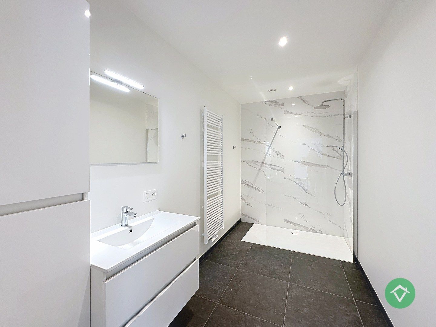 Volledig gerenoveerd gelijkvloers appartement in nostalgische ligging – De Mokker, Koekelare foto 9