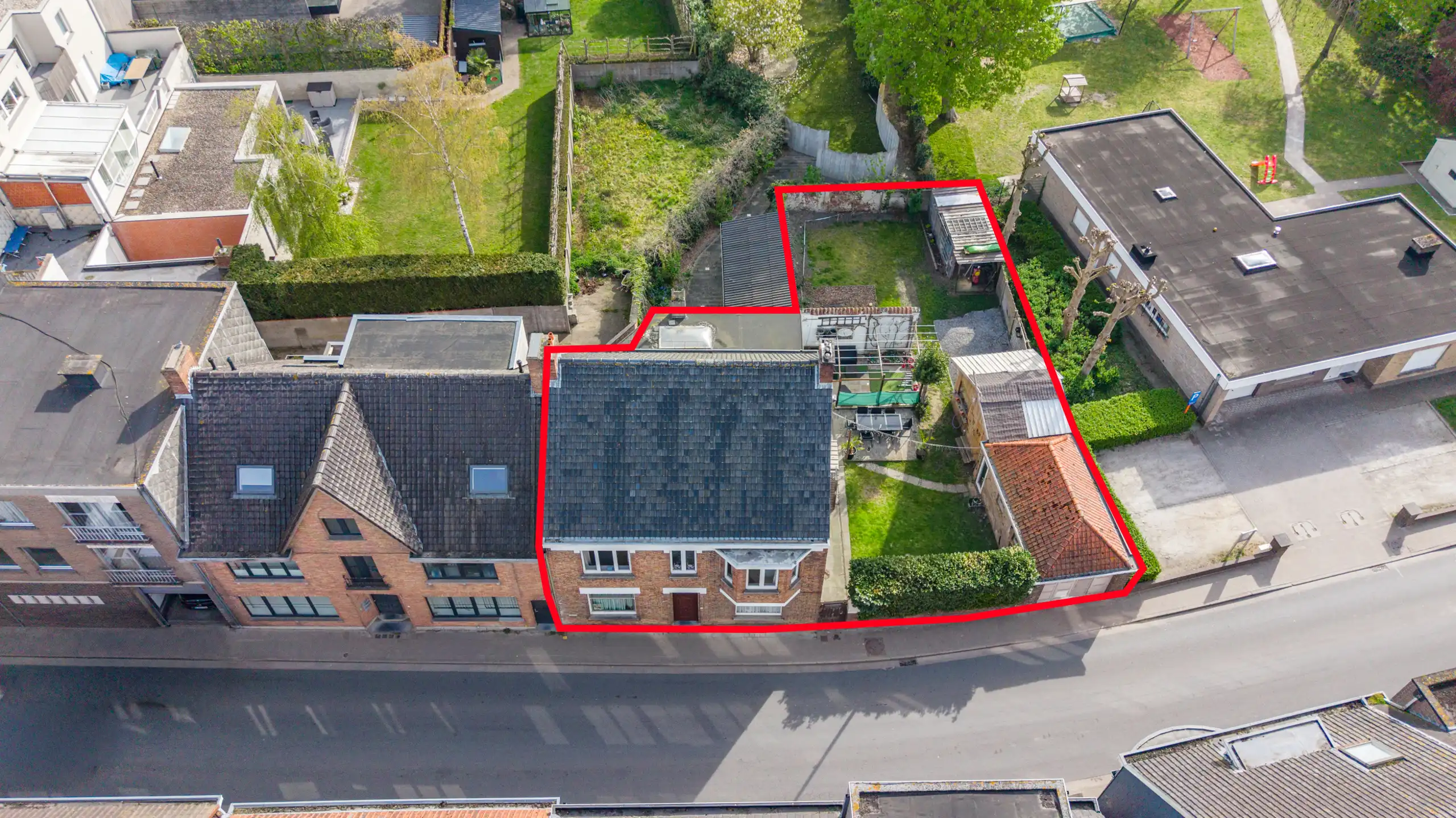 Hoofdfoto van de publicatie: Zeer ruime statige woning met uitzonderlijk potentieel!