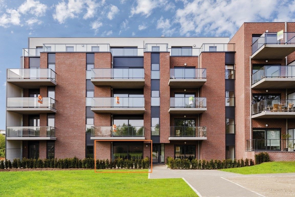 Modern gelijkvloers appartement met terras foto {{pictureIndex}}