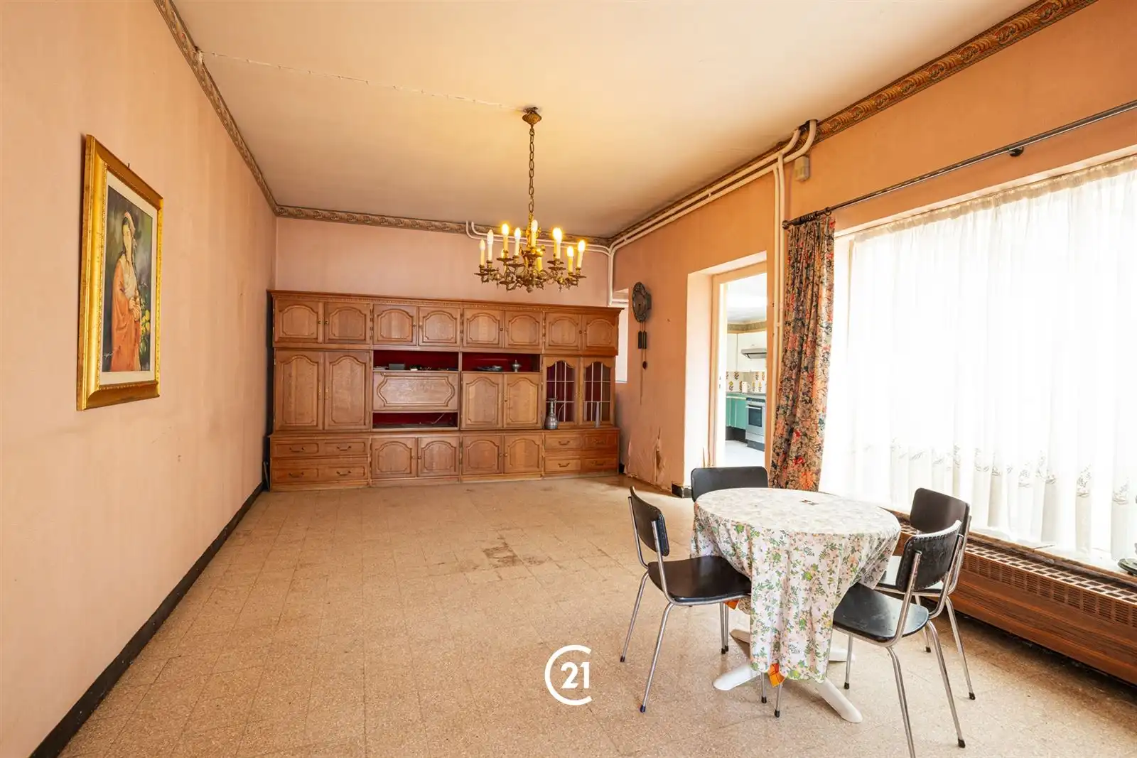 Ruime, te renoveren woning op een strategische ligging foto 5