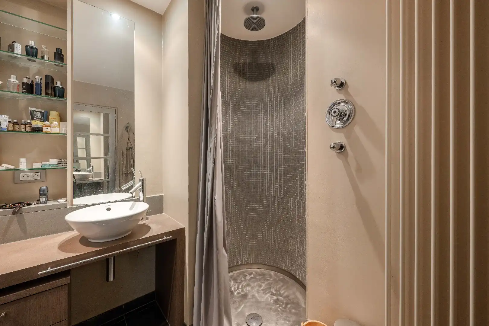 RUIME VILLA MET AGRARISCH ZICHT ÉN RUIMTE VOOR PRAKTIJK/BIJBEROEP! foto 22