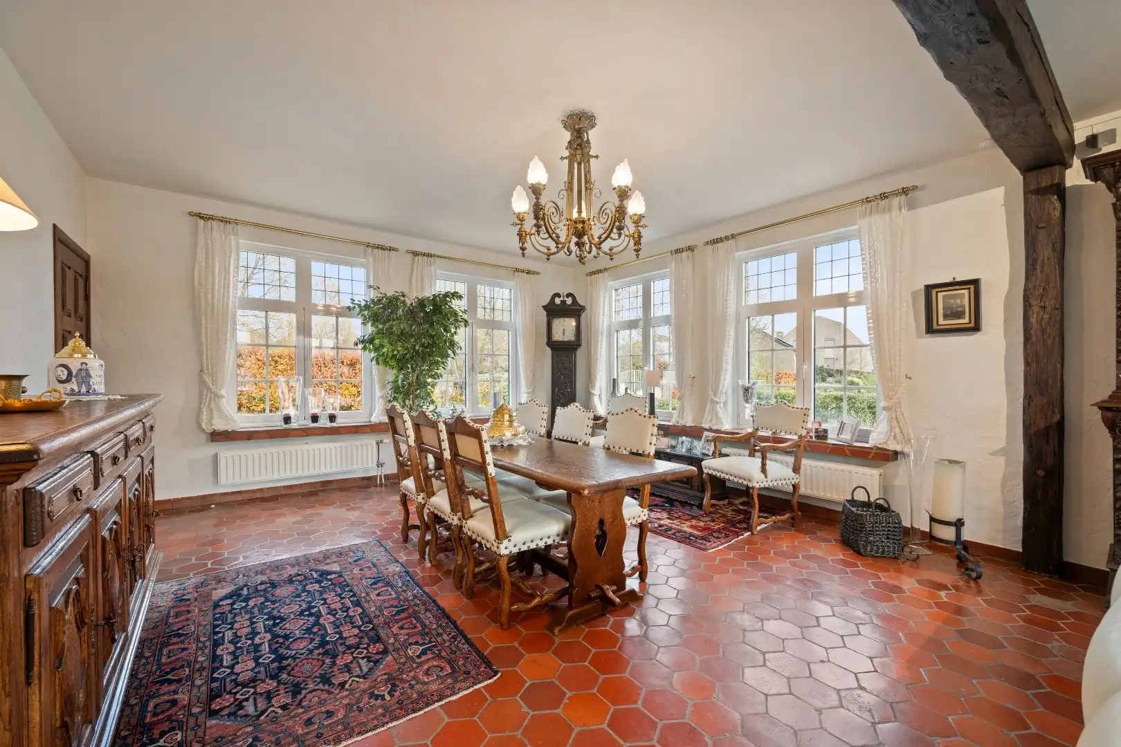 KWALITATIEF AFGEWERKTE VILLA IN RUSTIGE WIJK MET EPC B (172), 4 SLPKS, DUBBELE GARAGE EN 325M² BEW. OPP. foto 13