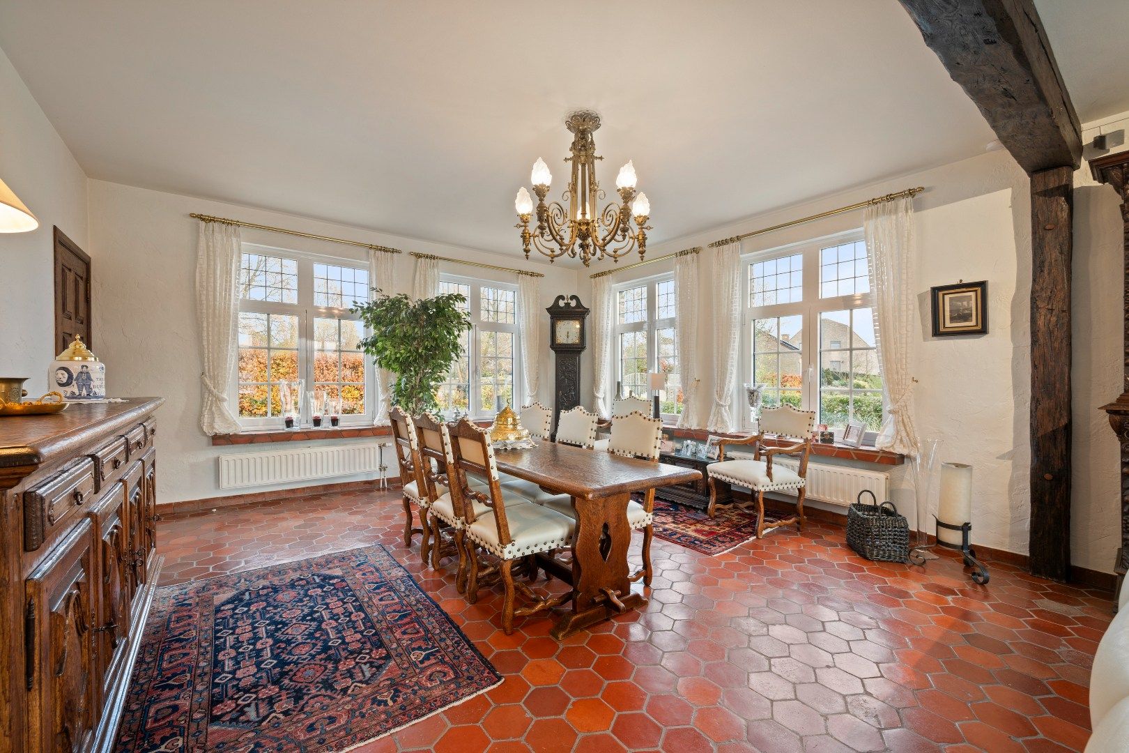 KWALITATIEF AFGEWERKTE VILLA IN RUSTIGE WIJK MET EPC B (172), 4 SLPKS, DUBBELE GARAGE EN 325M² BEW. OPP. foto 13