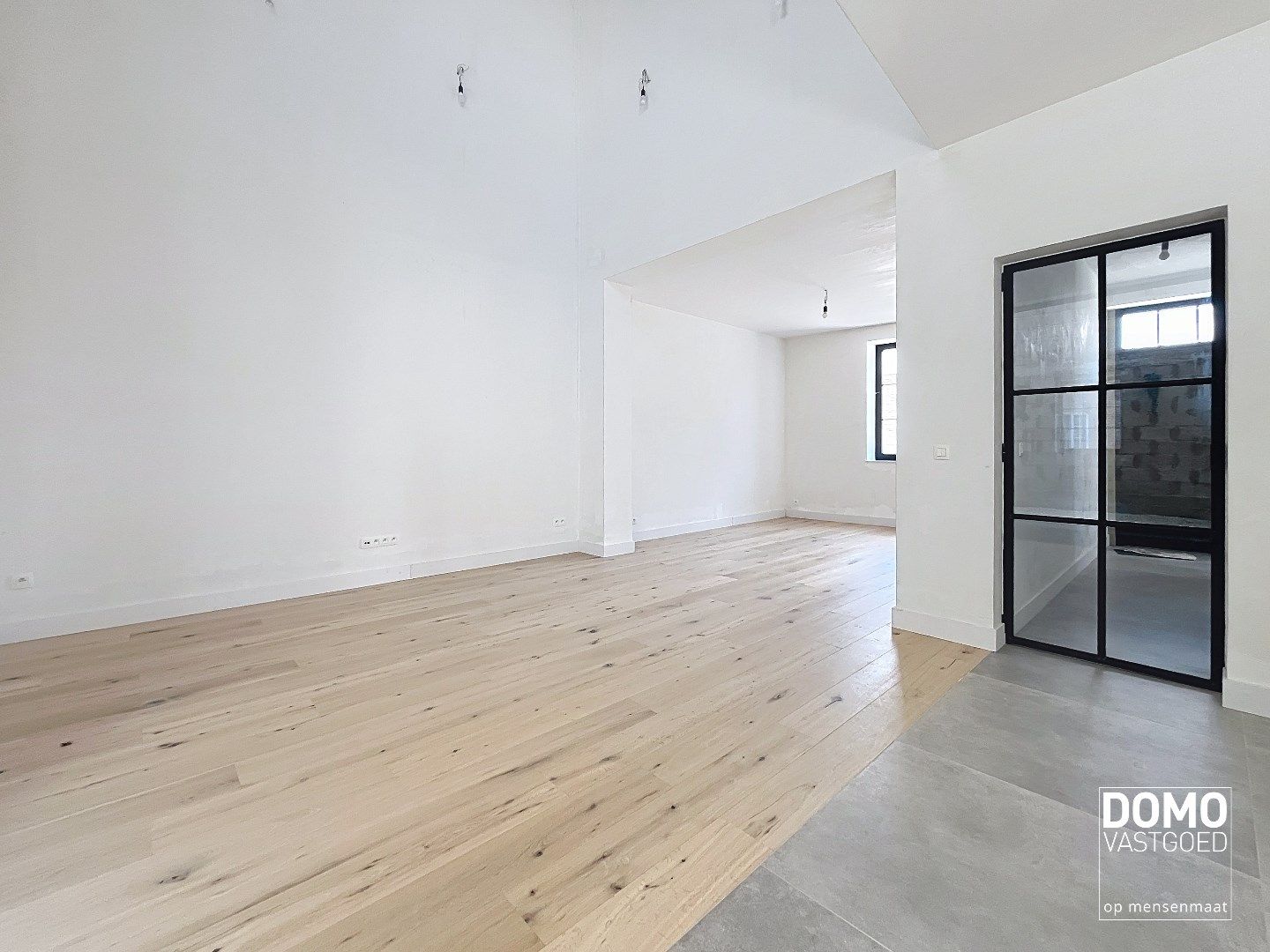 PRACHTIG GERENOVEERDE, LICHTRIJKE WONING MET 3 SLAAPKAMERS, 2 BADKAMERS, EEN ZONNIGE TUIN EN 2 PARKEERPLAATSEN TE GINGELOM (MIELEN-BOVEN-AALST)   foto 2