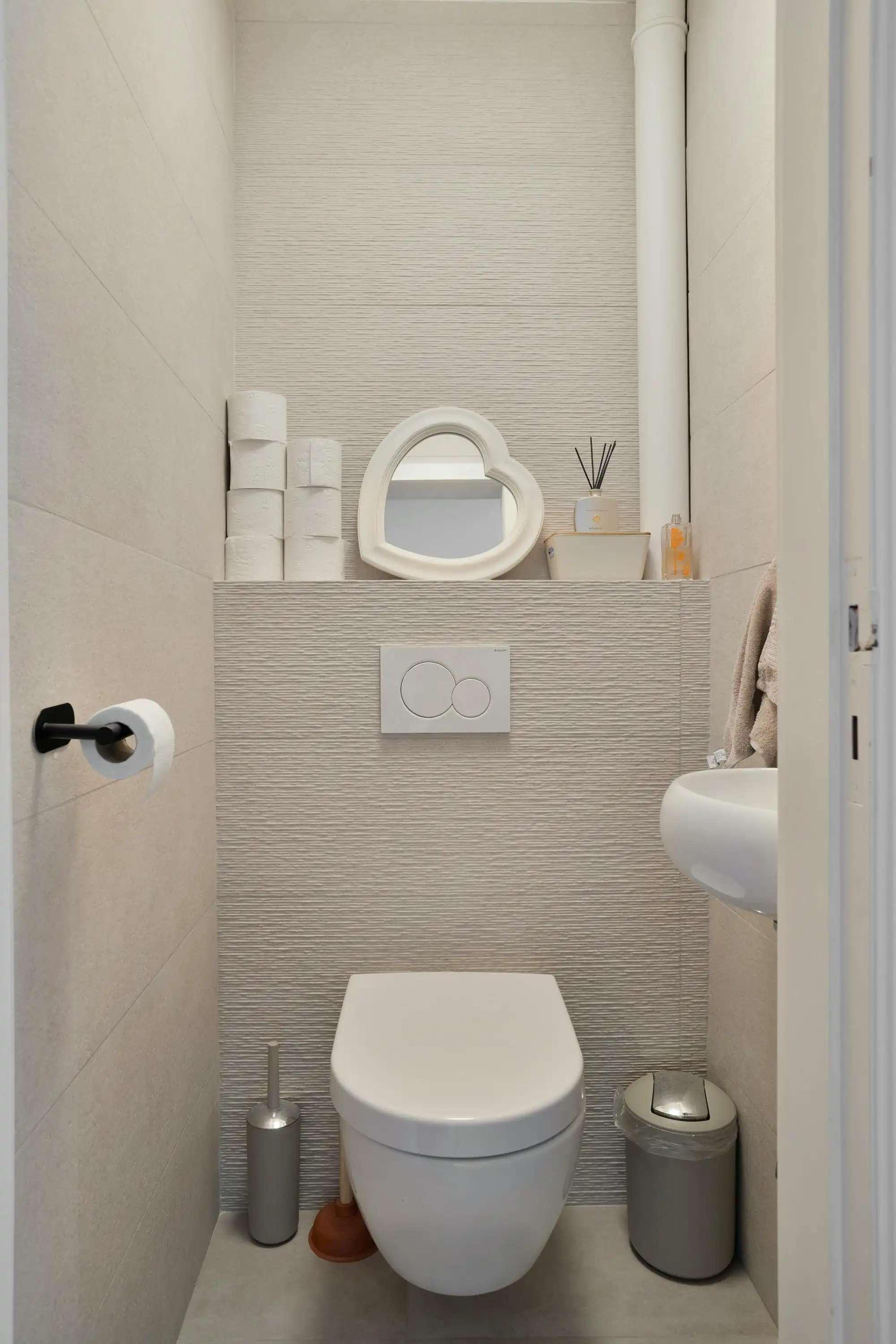 Instapklaar appartement vlakbij het Rivierenhof te koop! foto 14