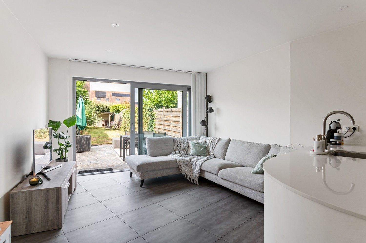 Deels gerenoveerde woning met 3 slaapkamers nabij centrum Lint foto 3