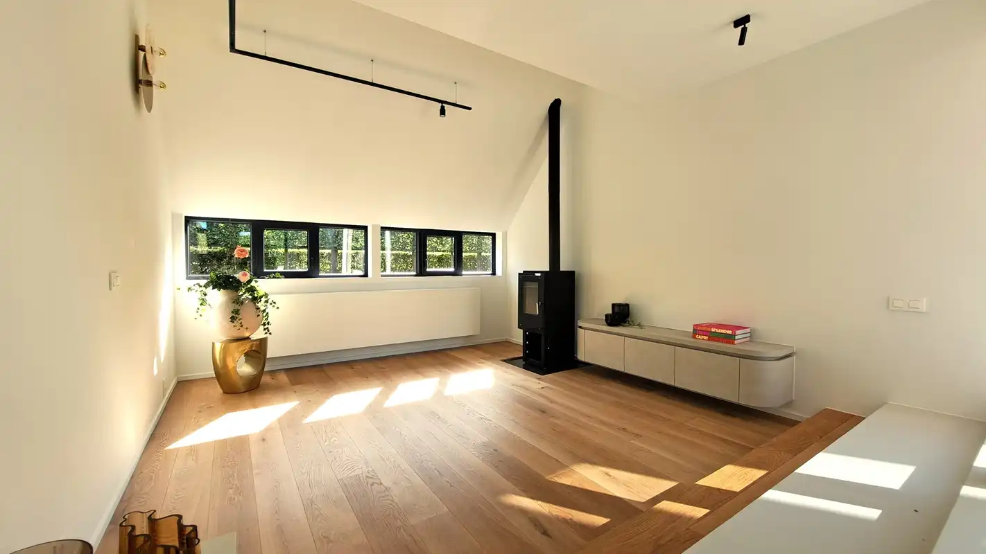 Volledig vernieuwde villa op een mooi perceel van ruim 28 are! foto 9