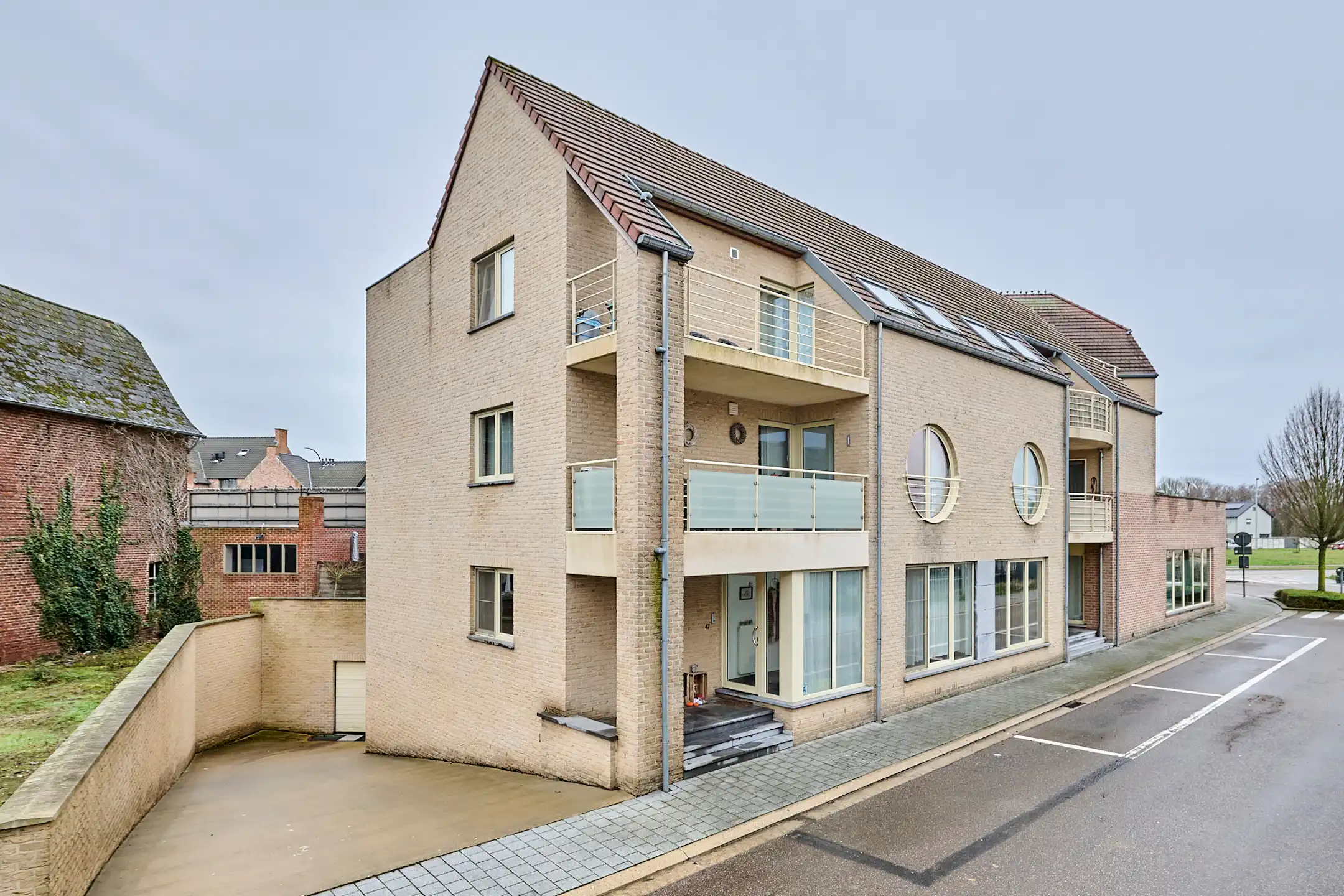 RUIM INSTAPKLAAR APPARTEMENT MET 2 SLAAPKAMERS NABIJ CENTRUM foto 12