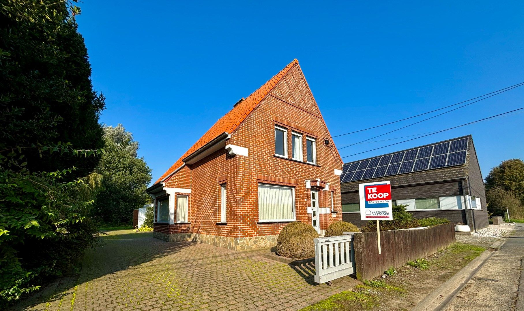 Goed onderhouden alleenstaande woning. Opp: 6800m². foto 2