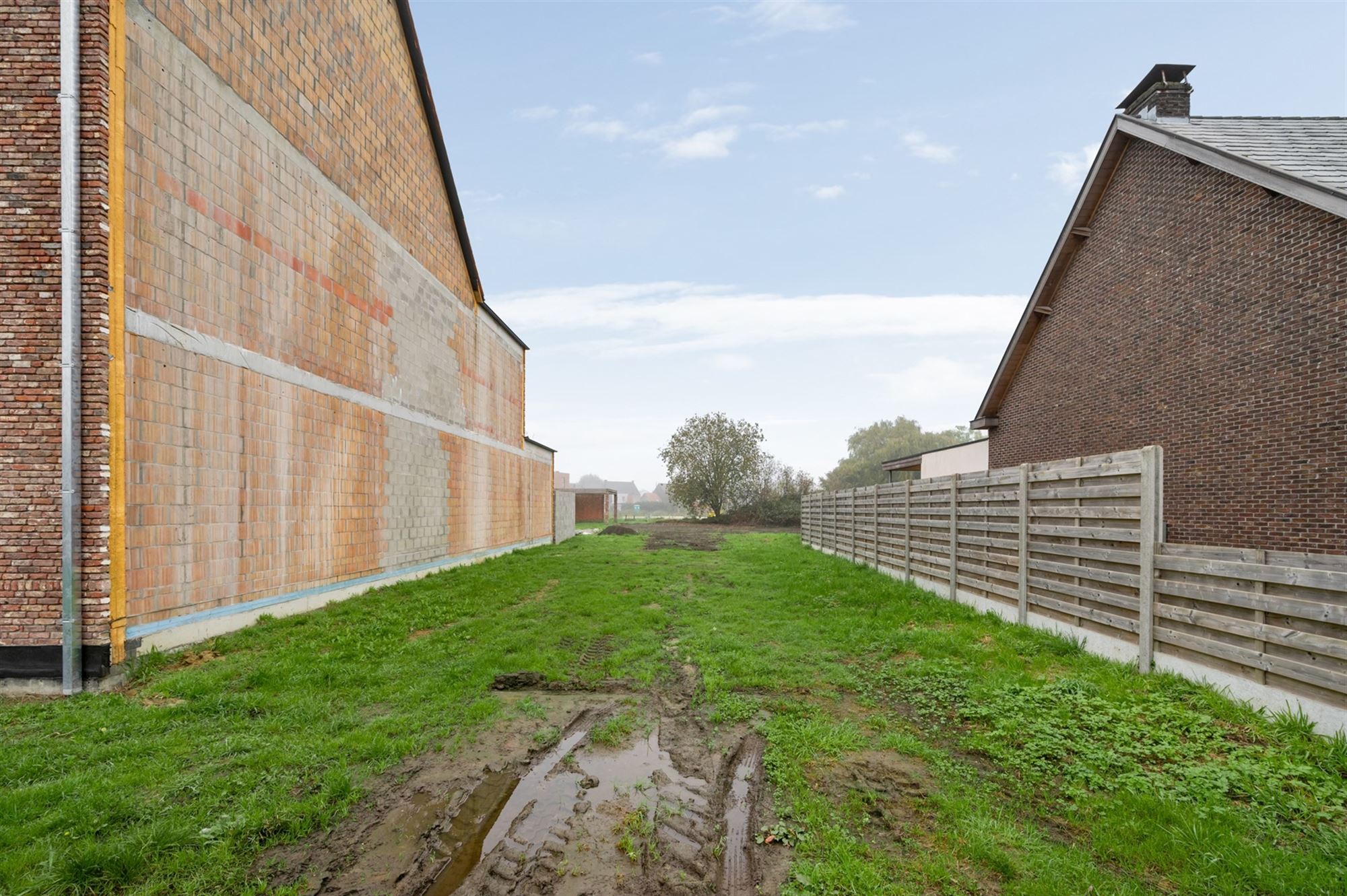 Perceel bouwgrond (650 m2) voor half open bebouwing niet ver van het centrum foto 16