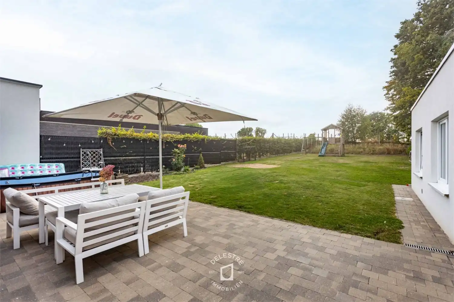 ** IN OPTIE ** GERENOVEERDE WONING MET 6 SLPK. EN TUIN foto 34