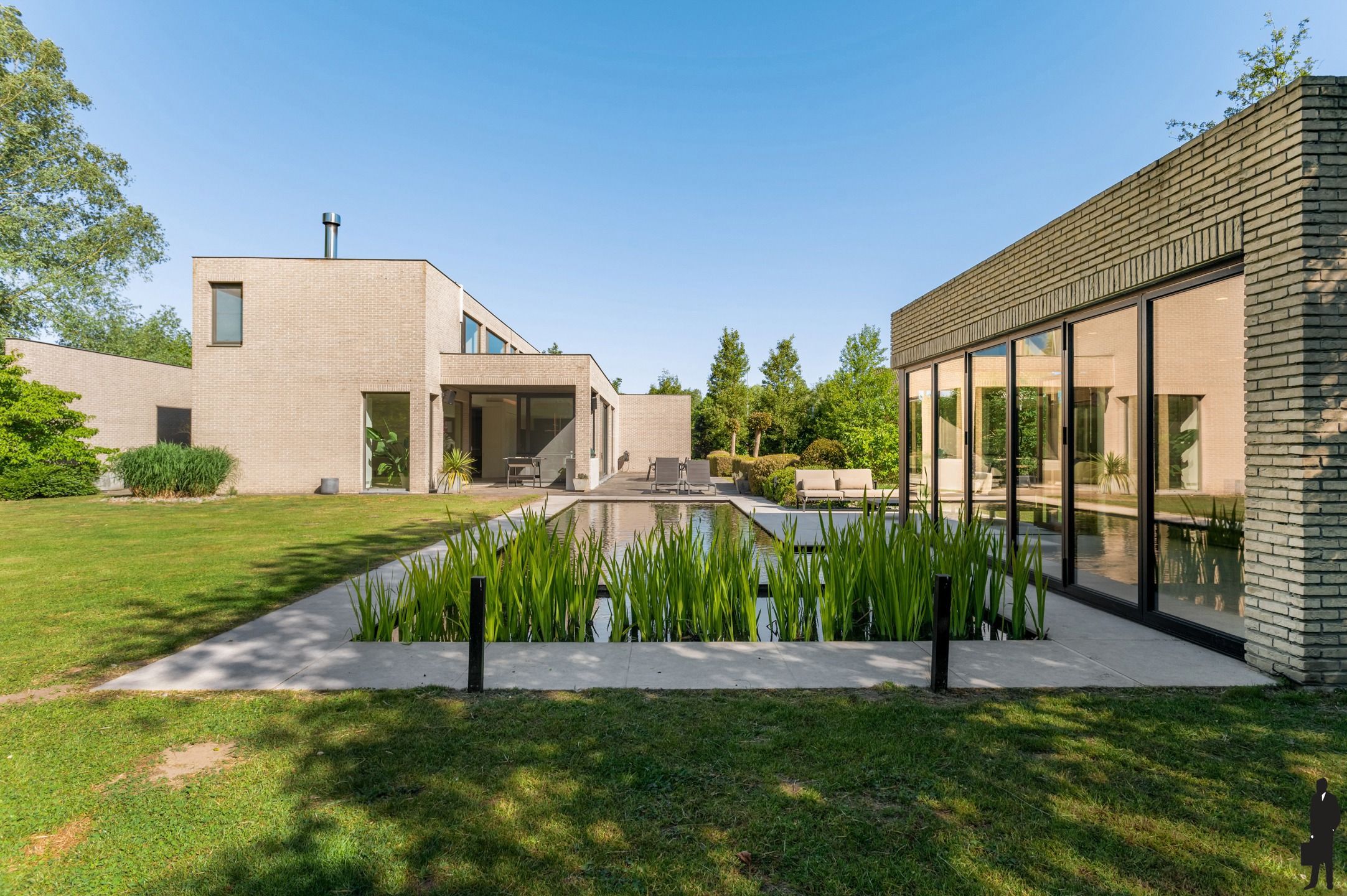 Luxueuze villa te koop in doodlopende straat foto {{pictureIndex}}