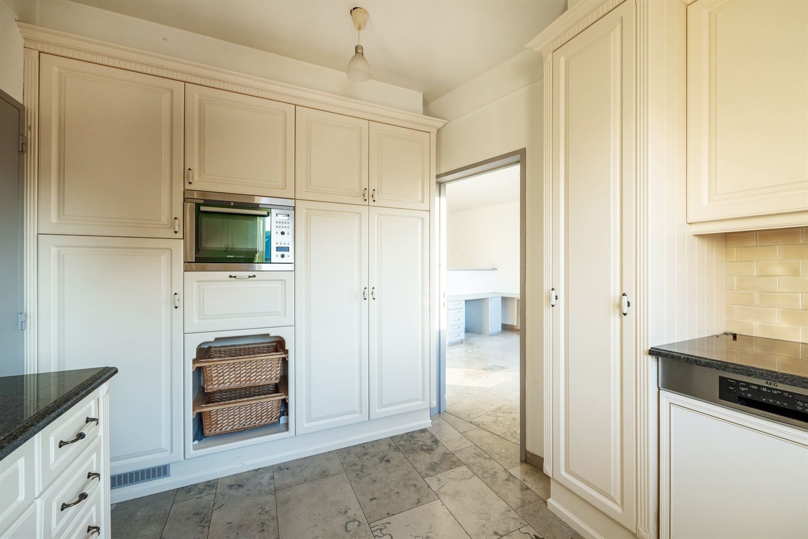 Hedendaagse commerciële ruimte met appartement foto 16