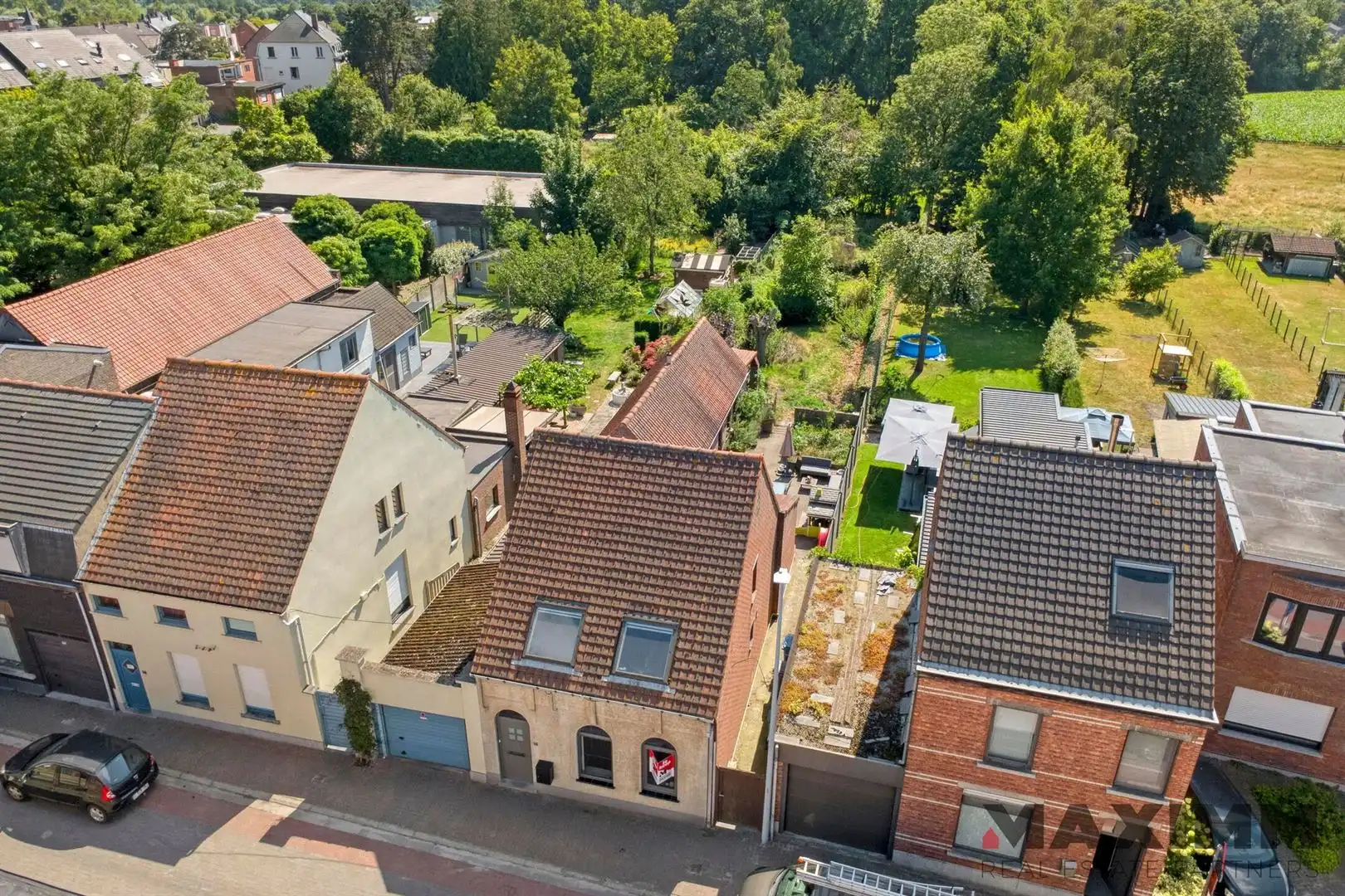 HOB met dieplopende tuin en veel poteniteel foto 33