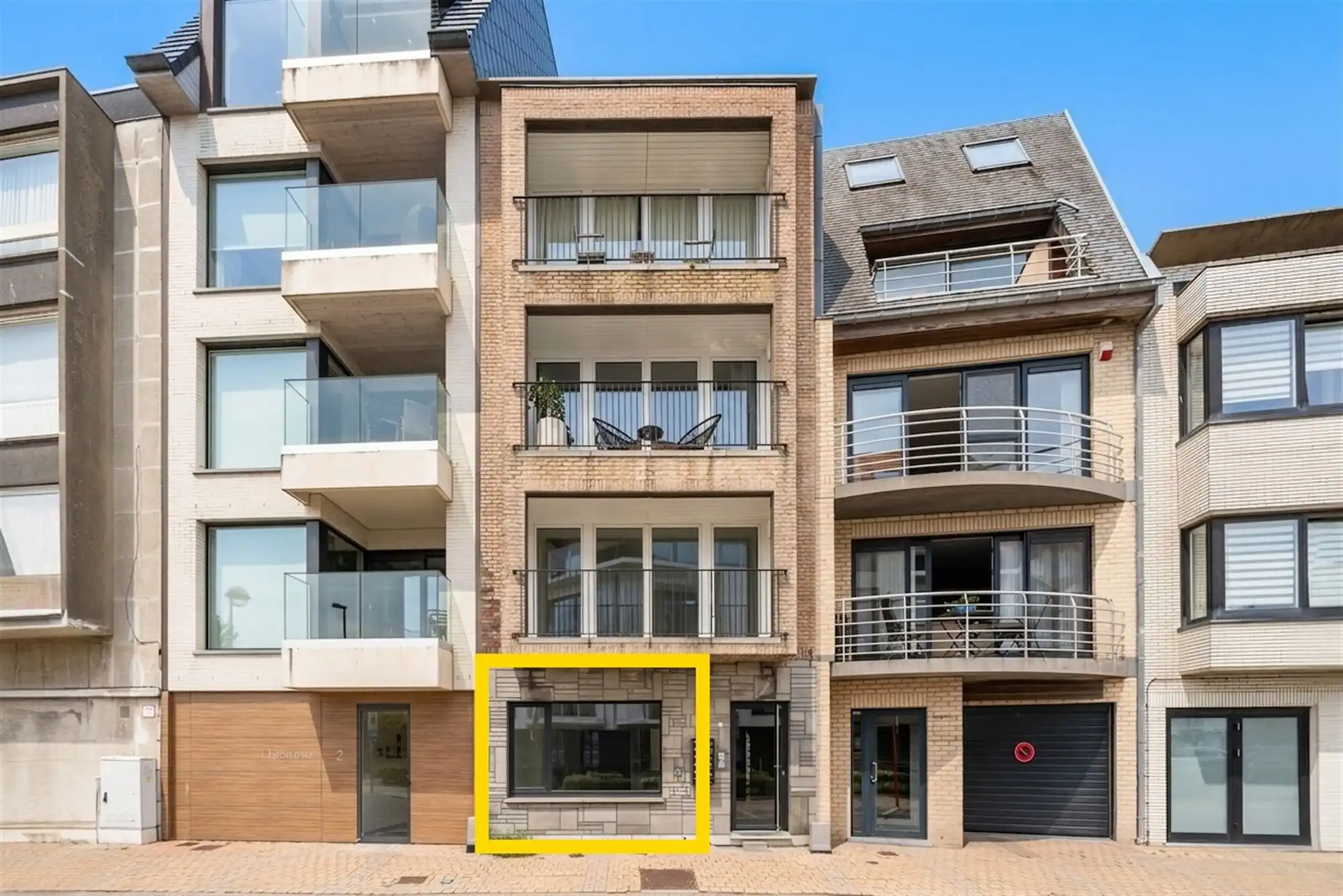 Gereonveerd gelijkvloers appt met terras aan zee! foto {{pictureIndex}}